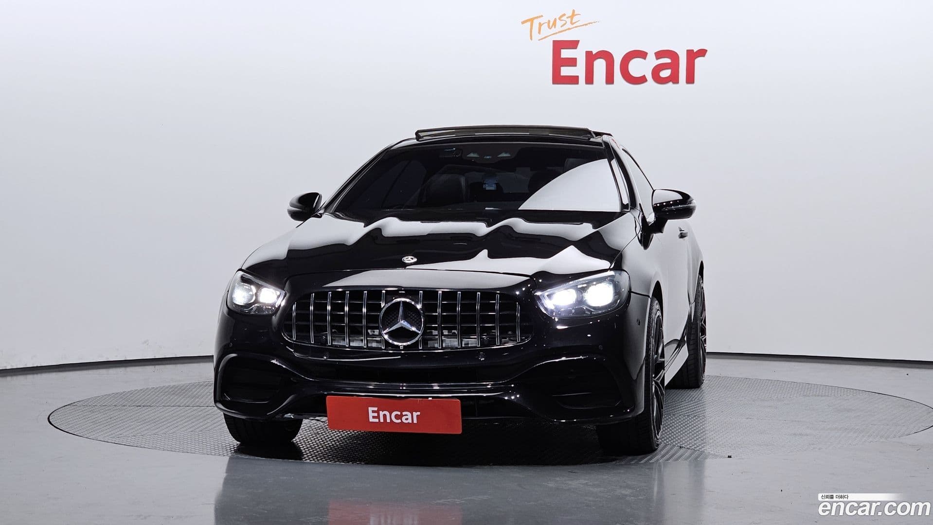 Main__Slider__Photo:E-Class Mercedes-Benz 2017.10-2