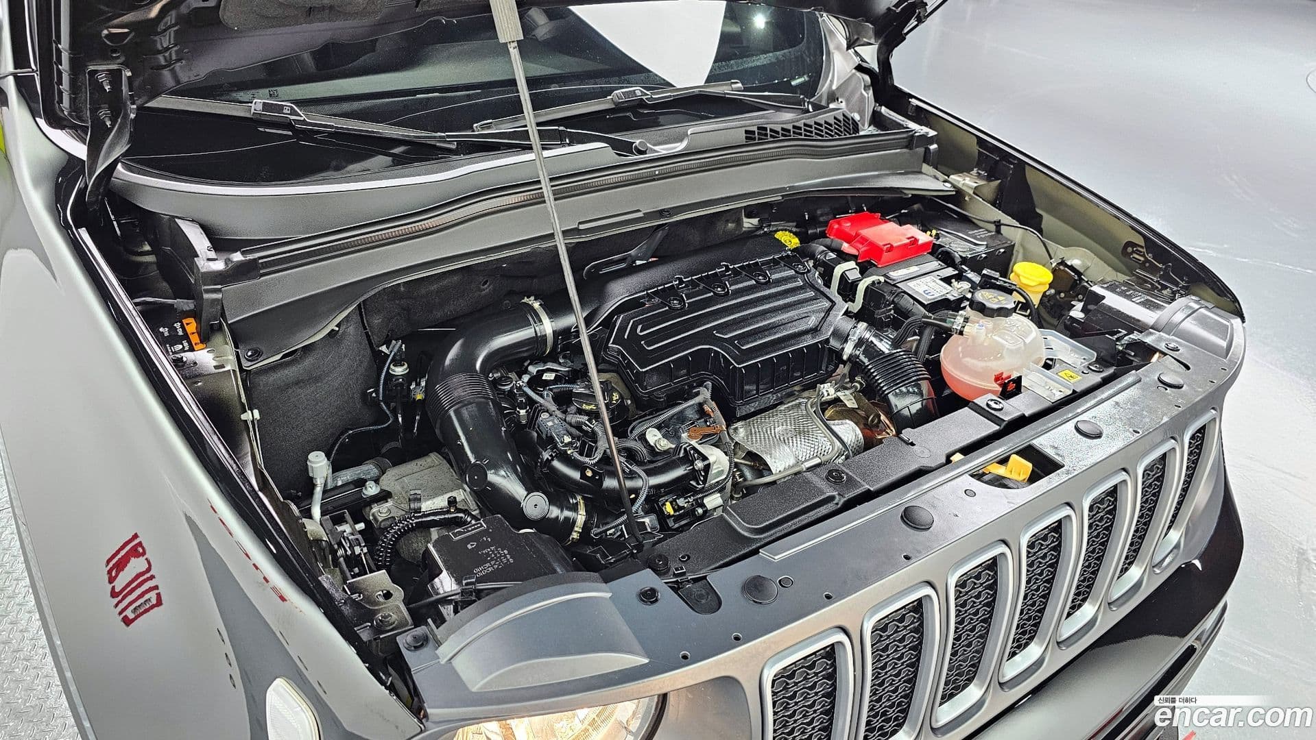 Main__Slider__Photo:Renegade Jeep 2022.9-5