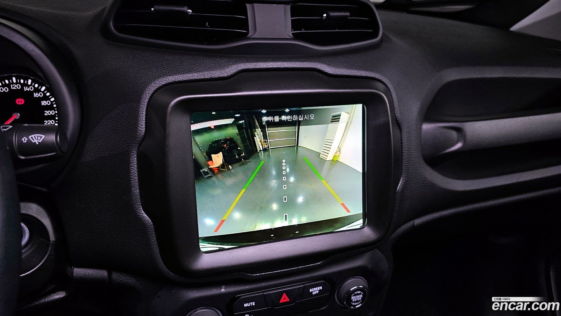 Main__Slider__Photo:Renegade Jeep 2022.9-16