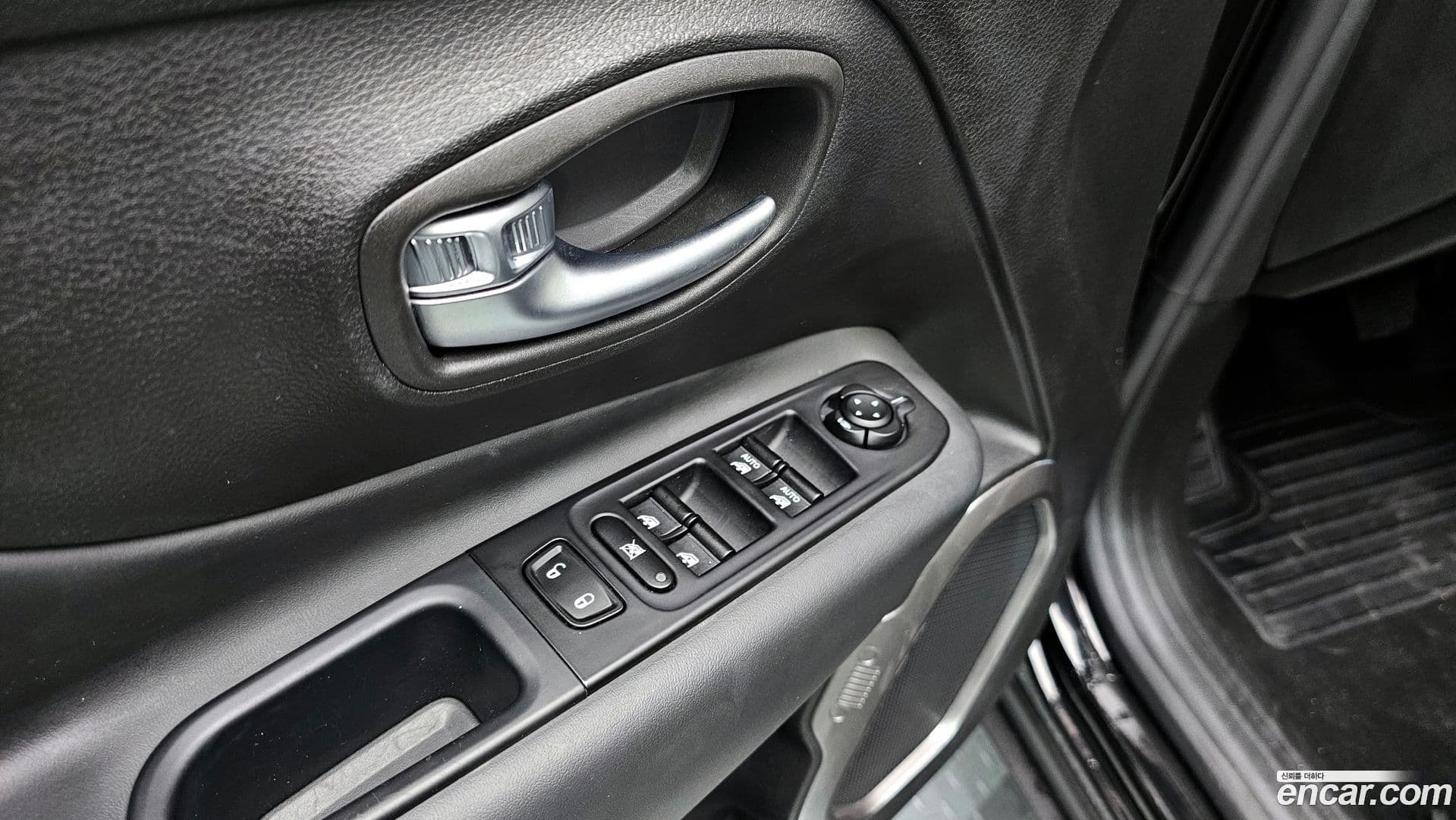 Main__Slider__Photo:Renegade Jeep 2022.9-17