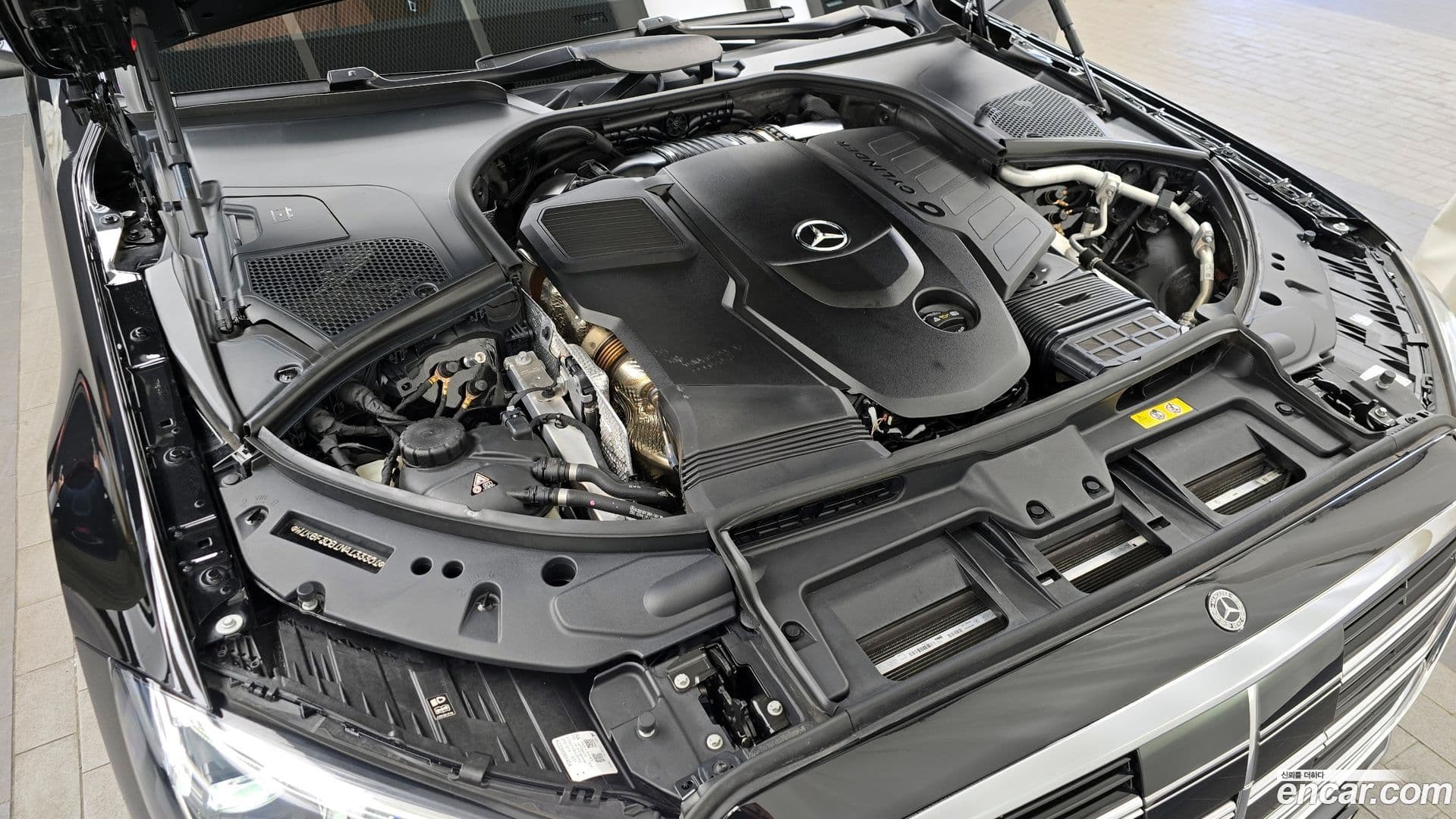 Main__Slider__Photo:S-Class Mercedes-Benz 2022.3-5