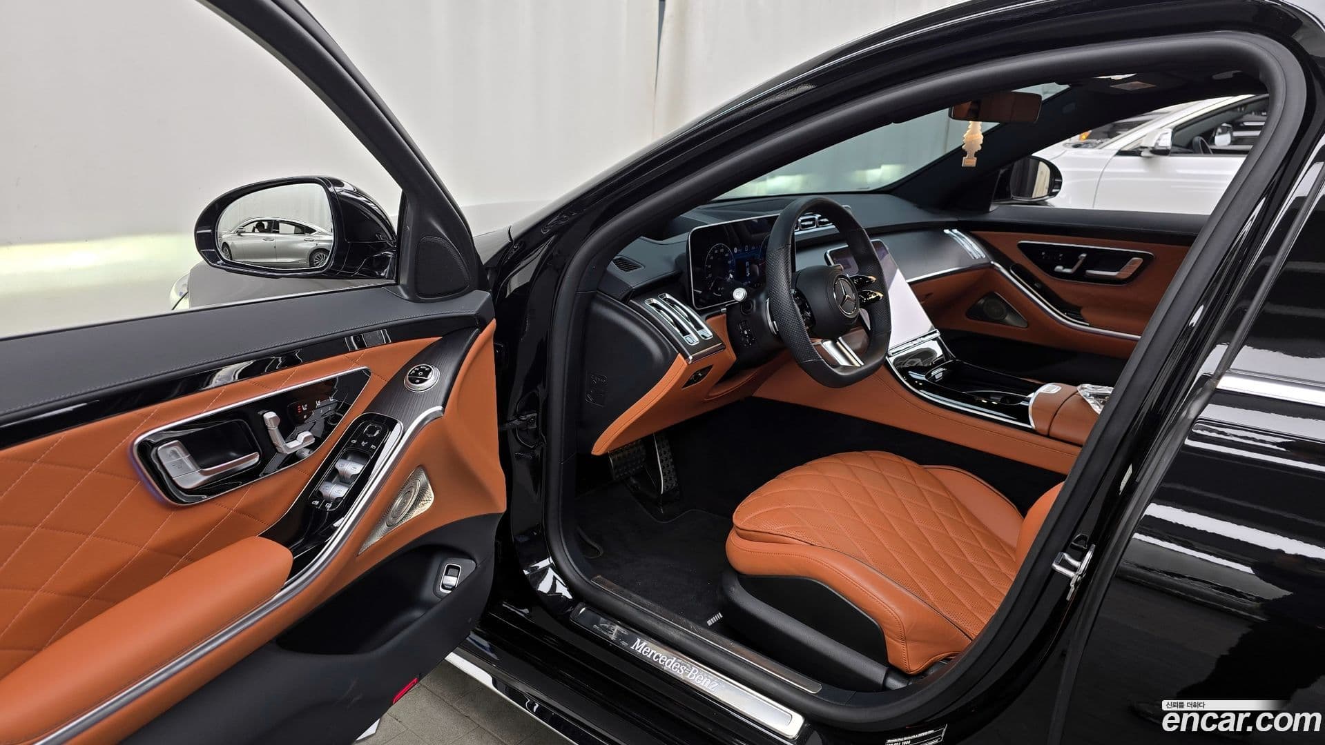 Main__Slider__Photo:S-Class Mercedes-Benz 2022.3-9