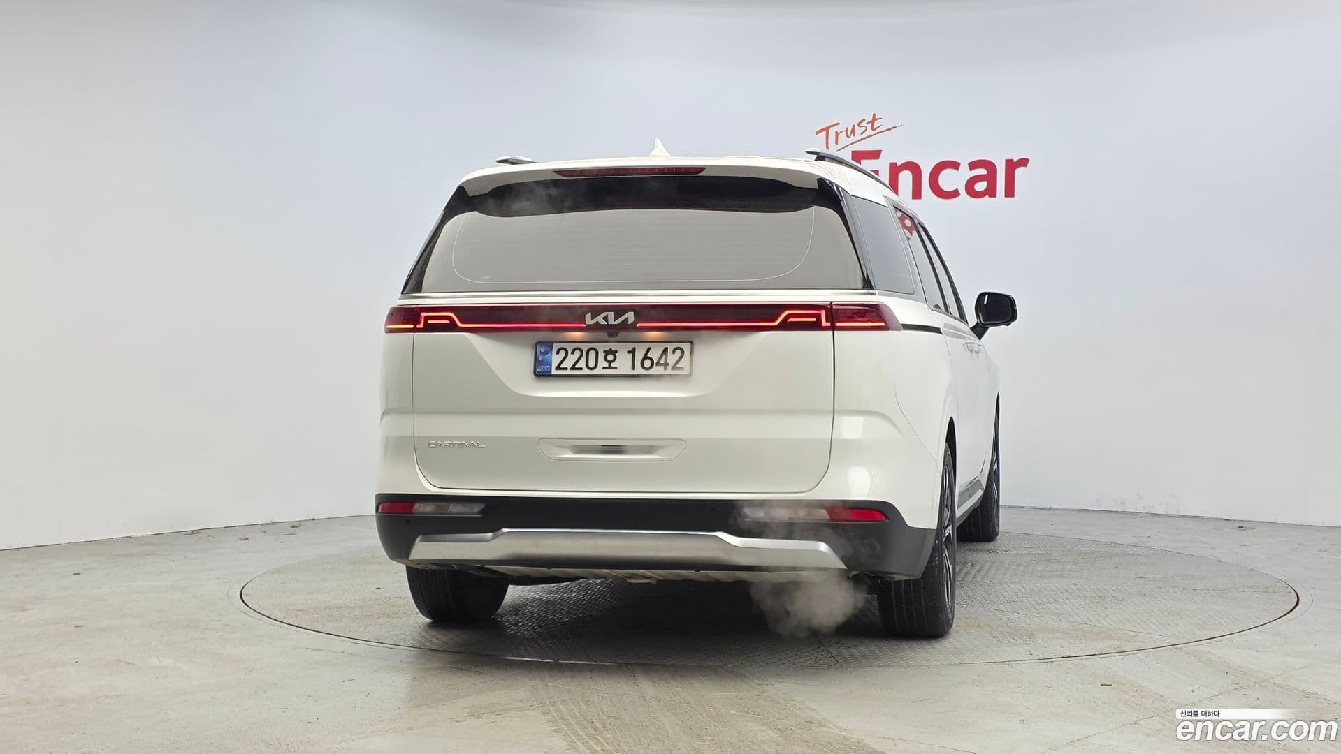 Main__Slider__Photo:Canival Kia 2023.2-3