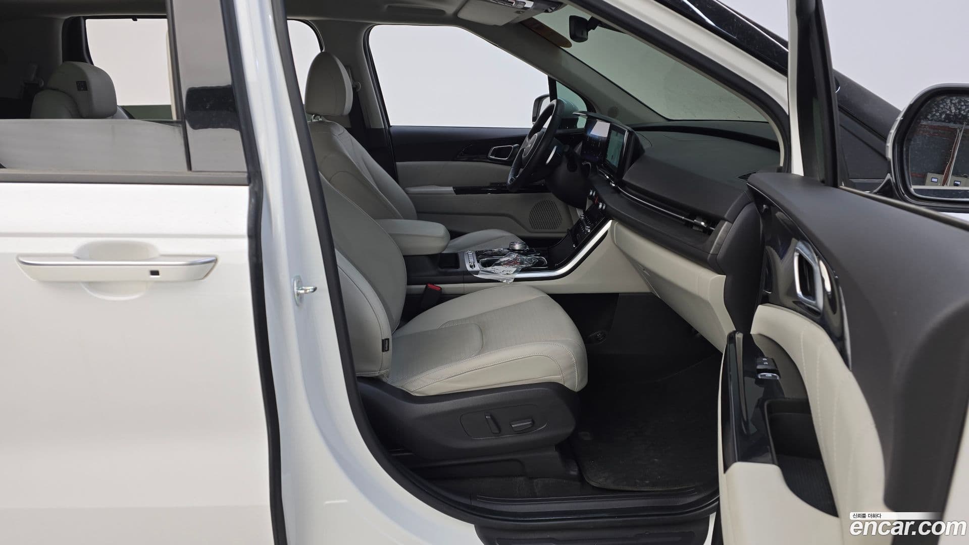 Main__Slider__Photo:Canival Kia 2023.2-10