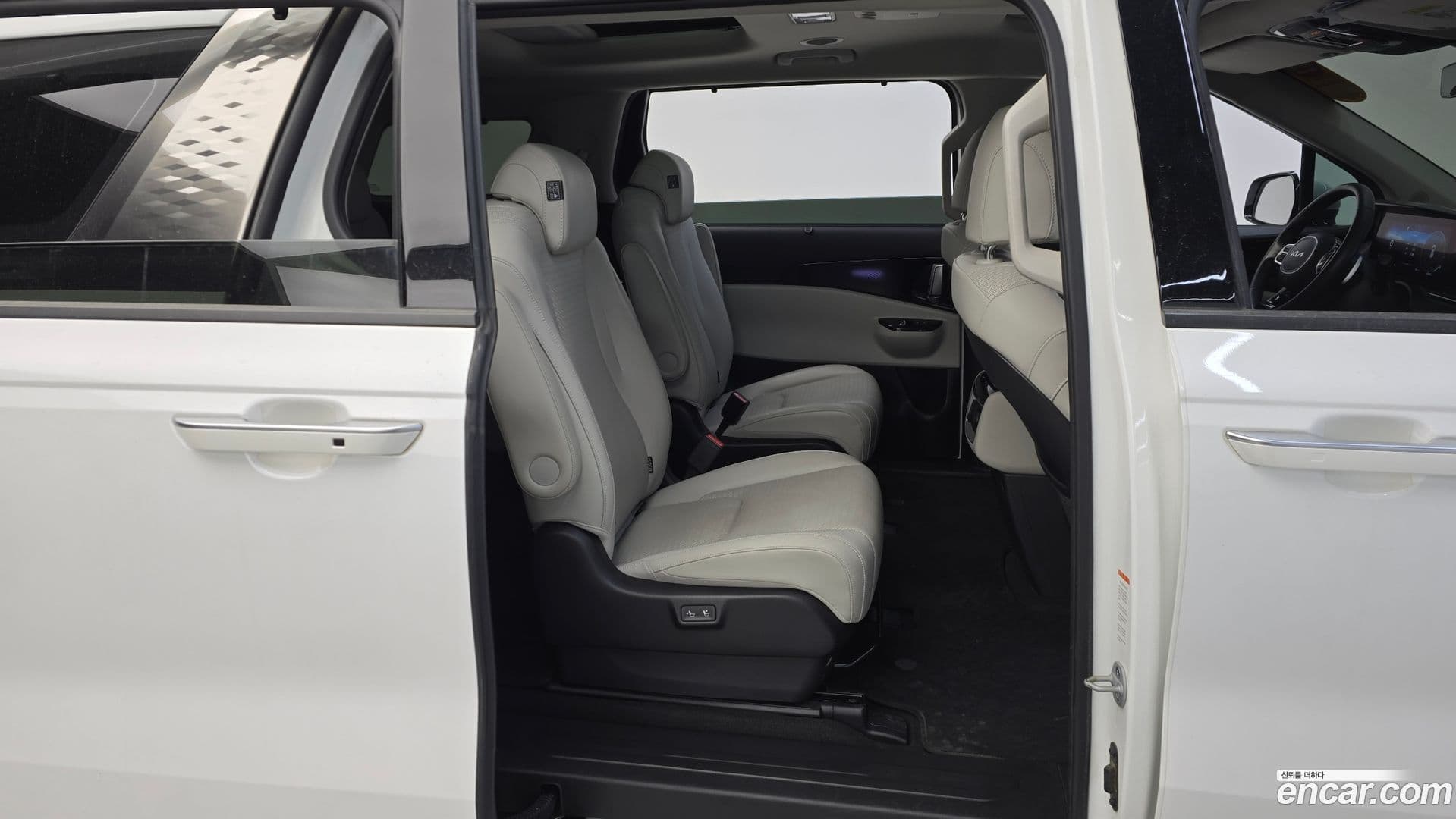 Main__Slider__Photo:Canival Kia 2023.2-11