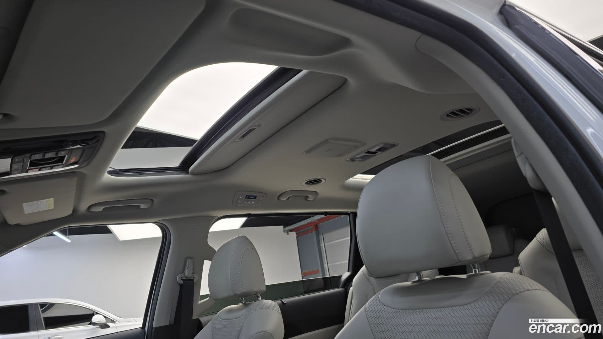 Main__Slider__Photo:Canival Kia 2023.2-18