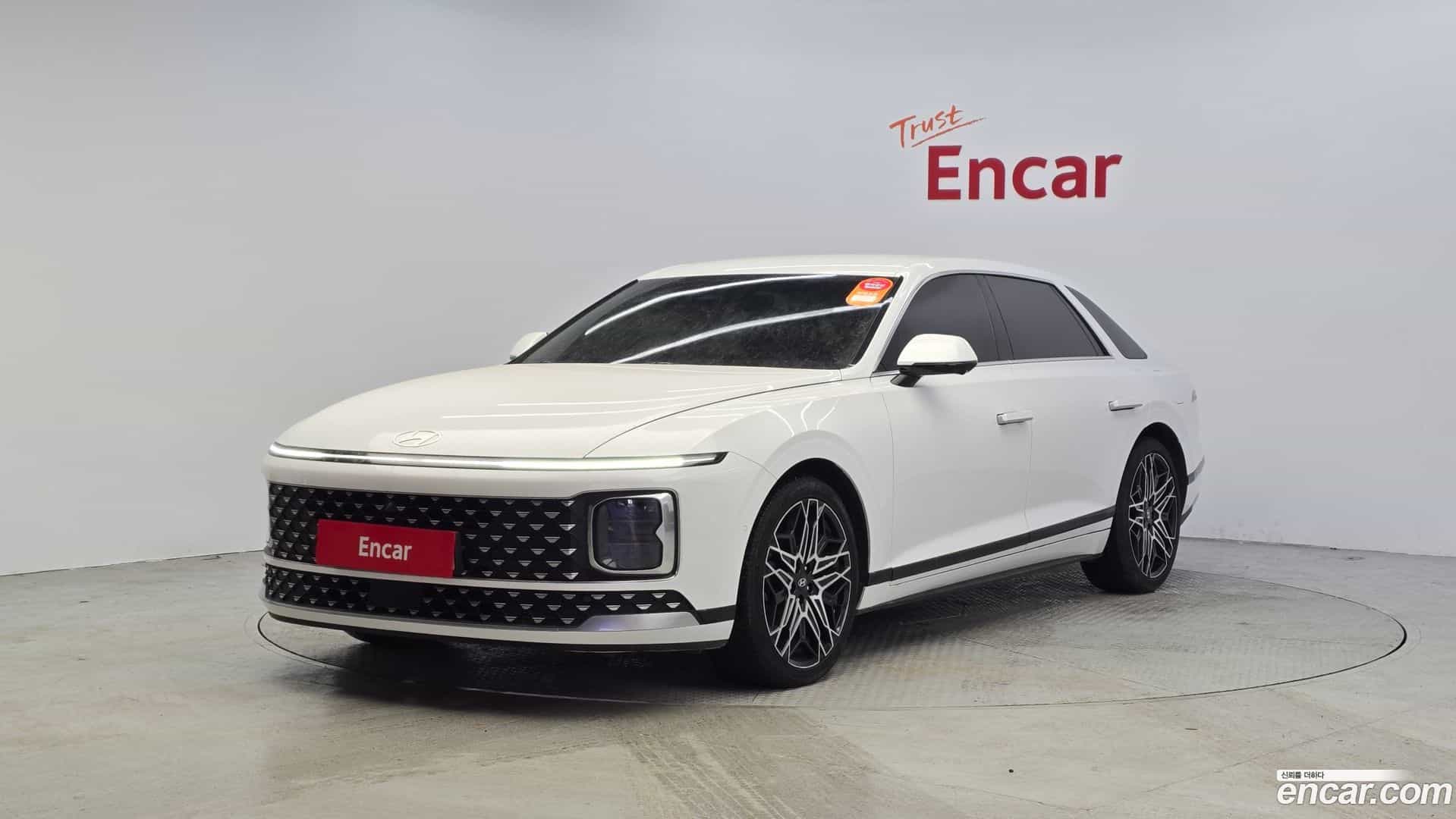 Grandeur Hyundai 2023.8-OUTER-001