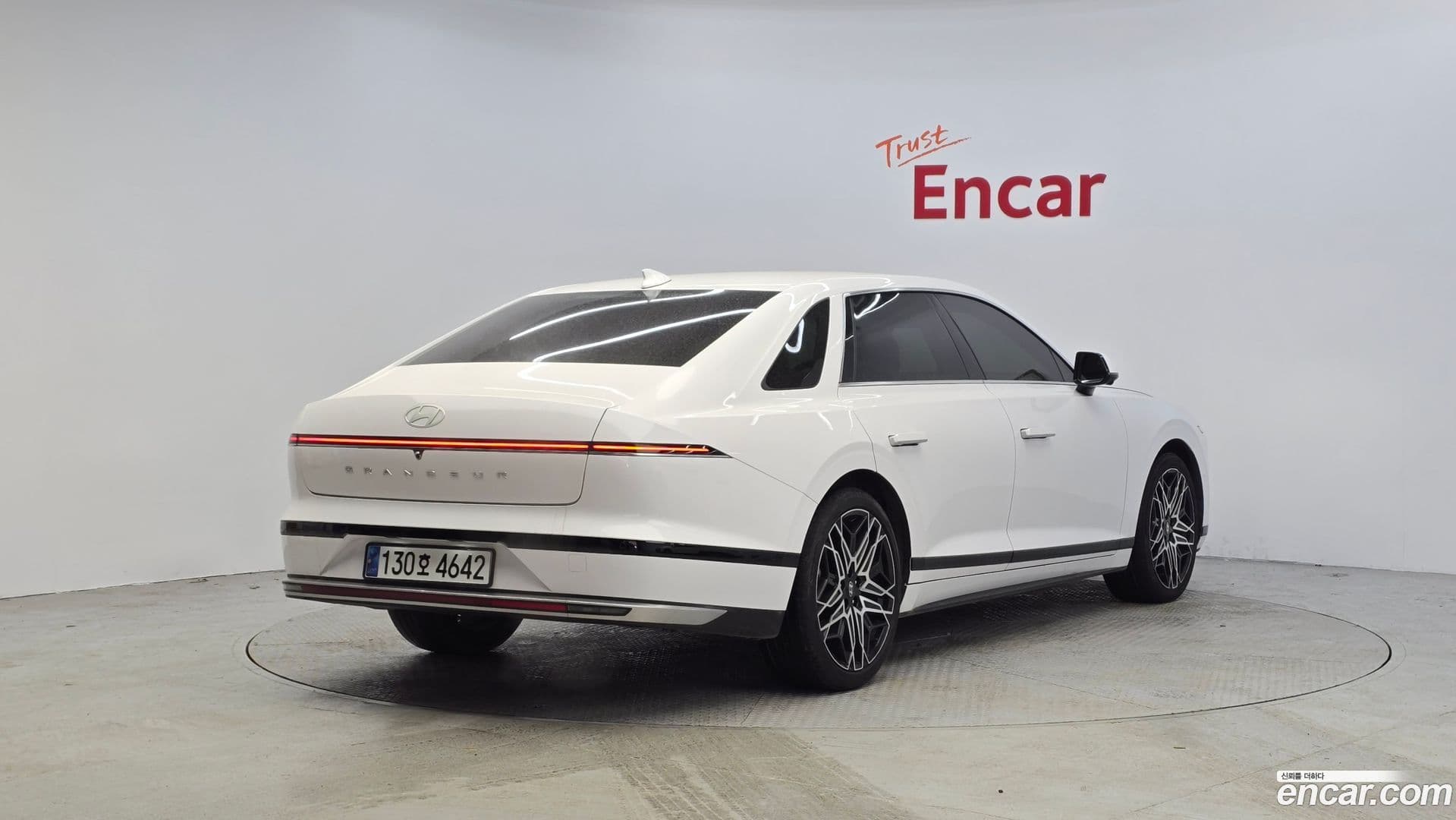 Main__Slider__Photo:Grandeur Hyundai 2023.8-1