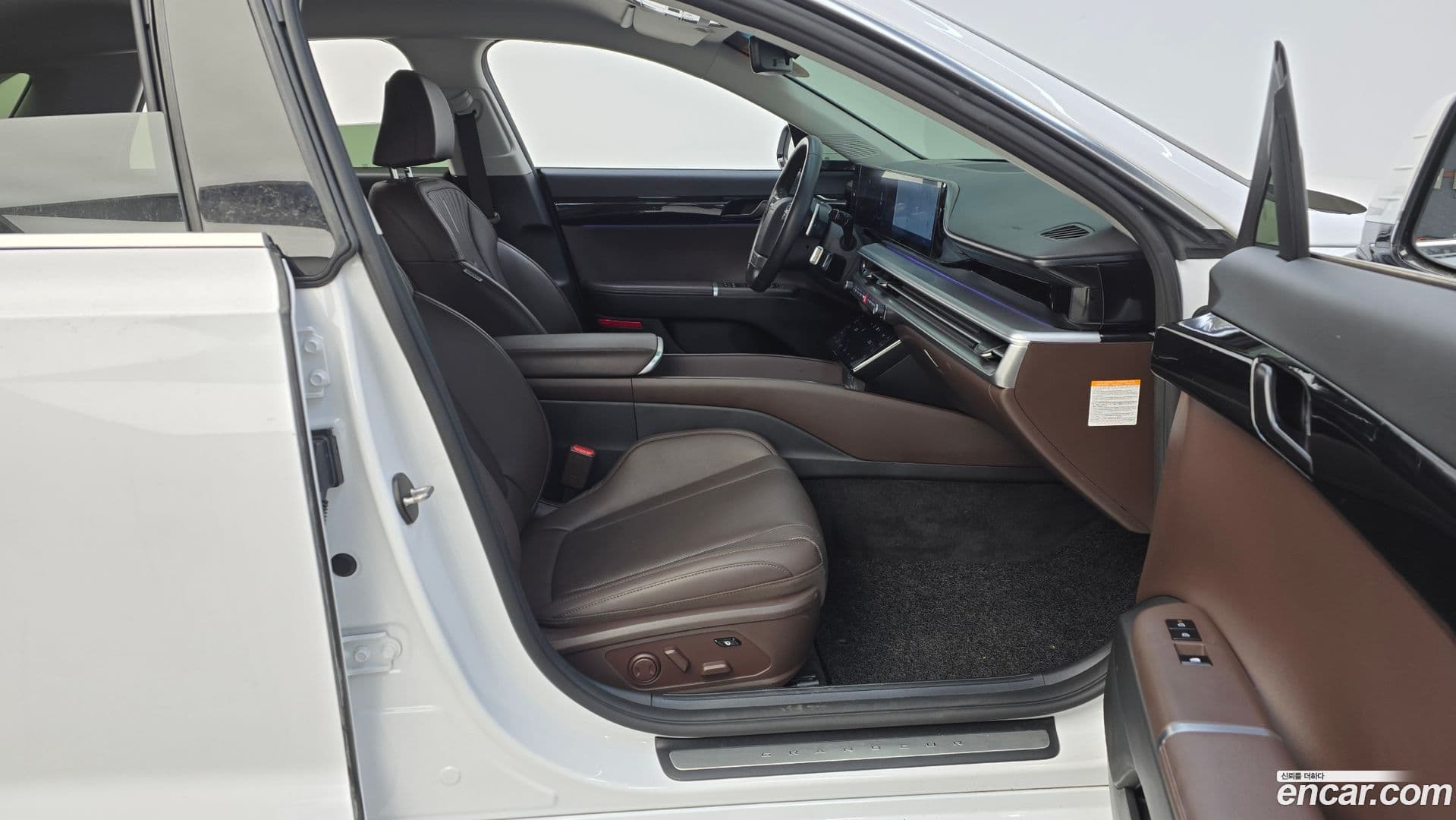 Main__Slider__Photo:Grandeur Hyundai 2023.8-10