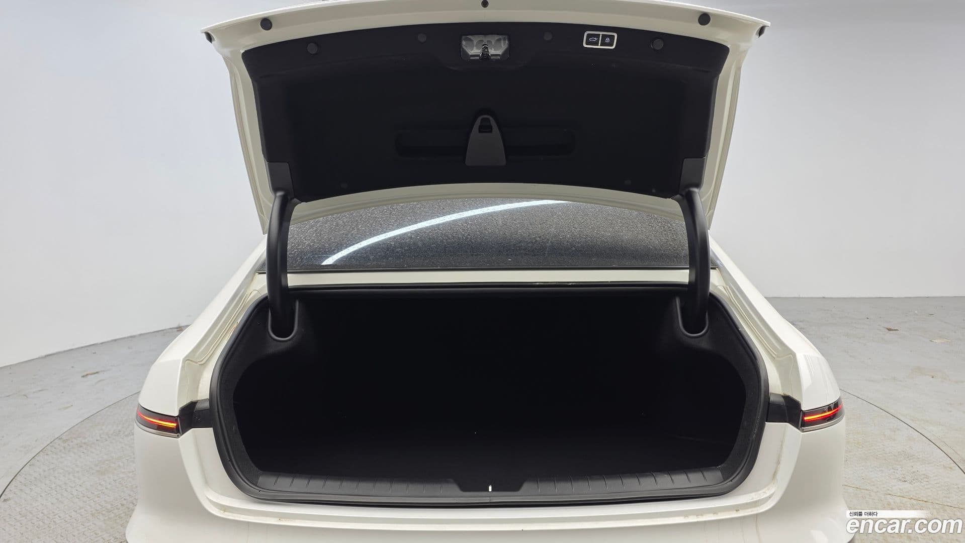 Main__Slider__Photo:Grandeur Hyundai 2023.8-19