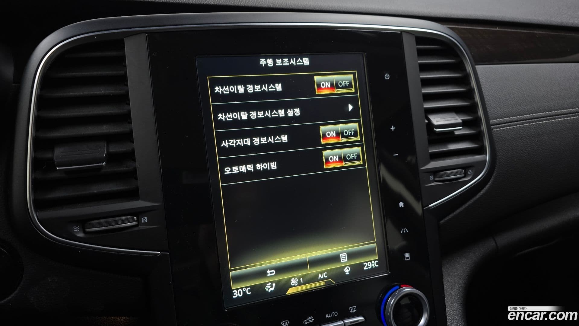 Main__Slider__Photo:SM6 Renault-KoreaSamsung 2017.11-15