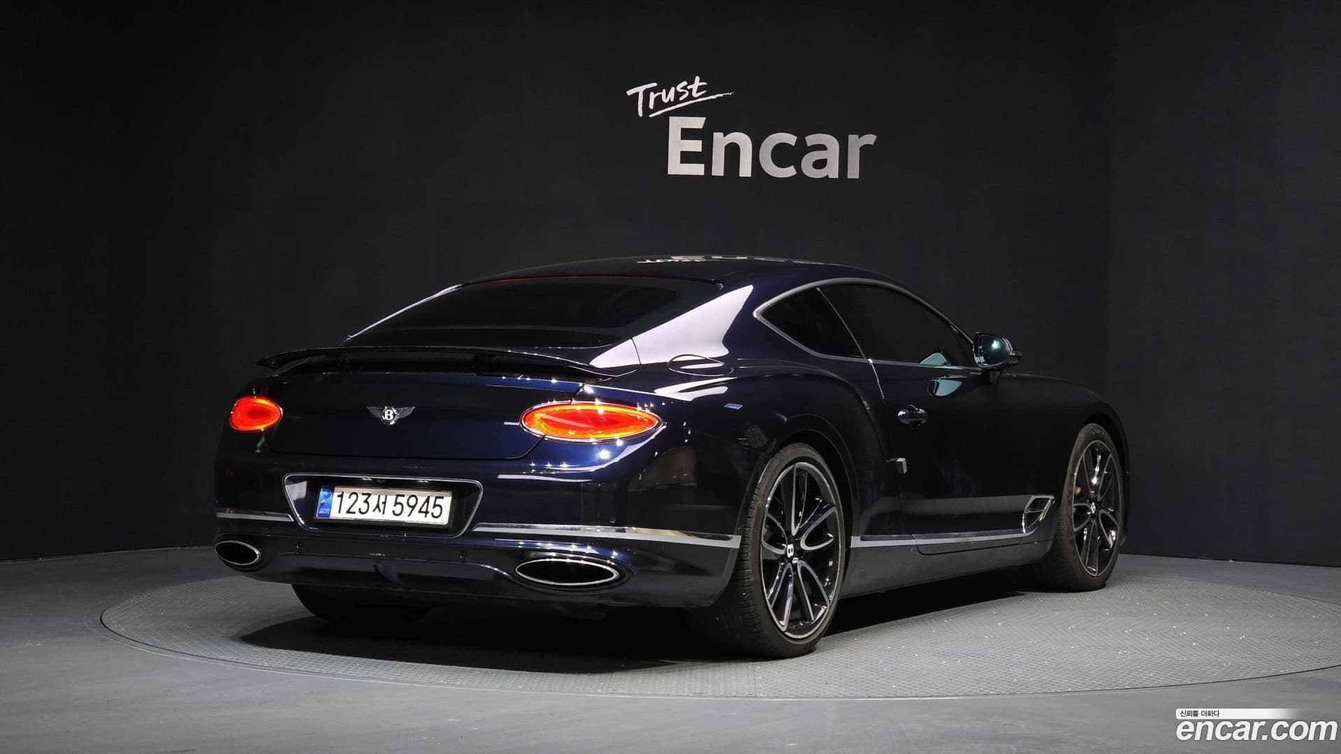 Main__Slider__Photo:Continental Bentley 2019.3-1