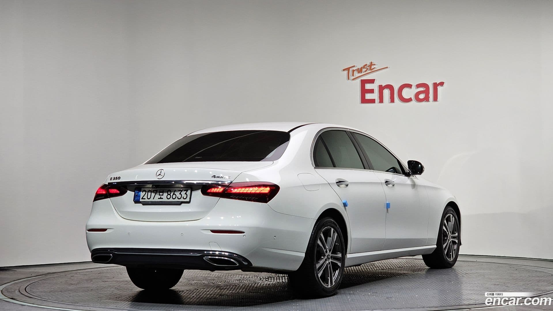 Main__Slider__Photo:E-Class Mercedes-Benz 2022.4-1