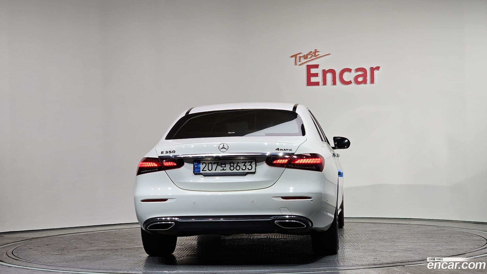 Main__Slider__Photo:E-Class Mercedes-Benz 2022.4-3