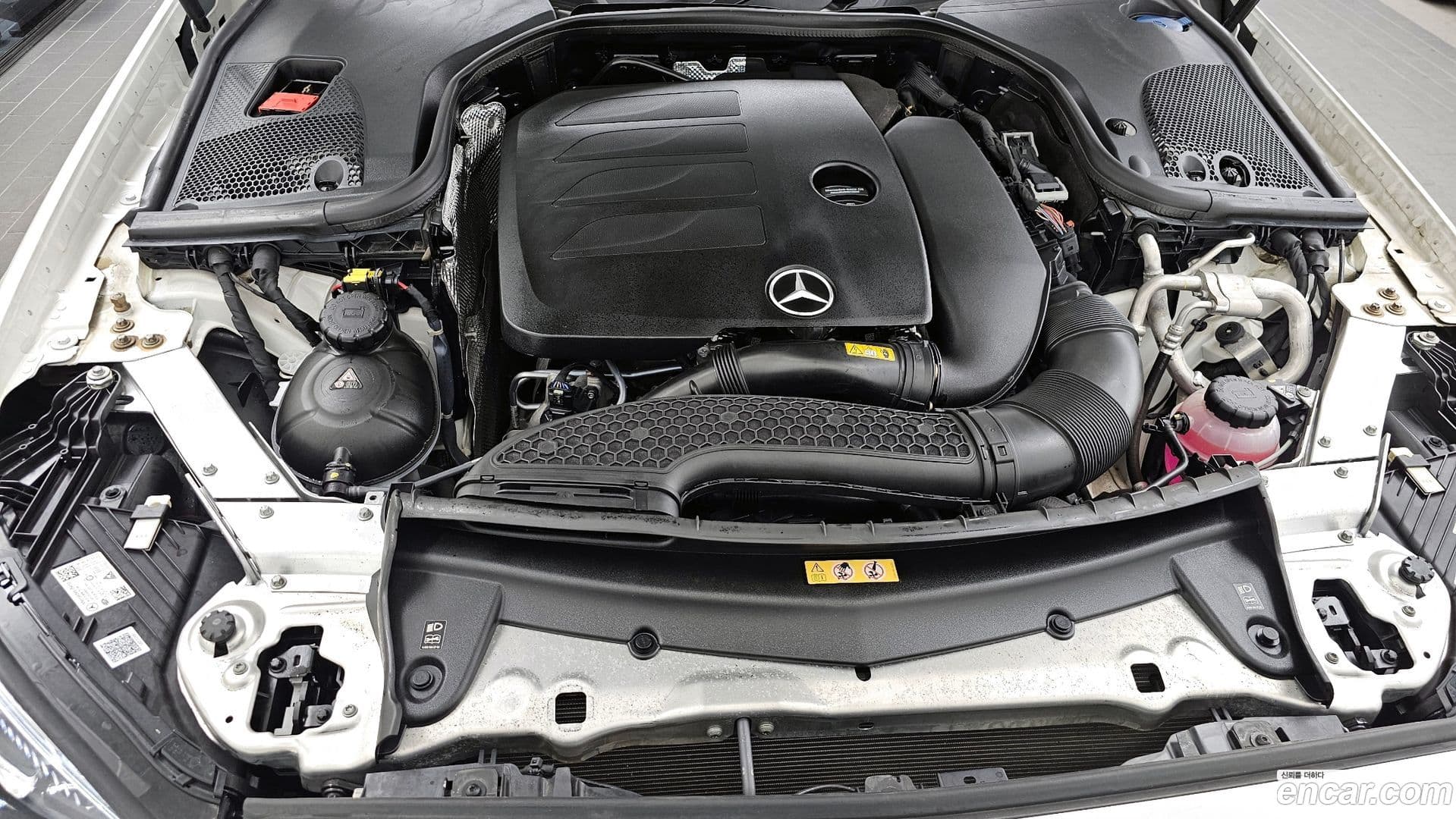 Main__Slider__Photo:E-Class Mercedes-Benz 2022.4-5