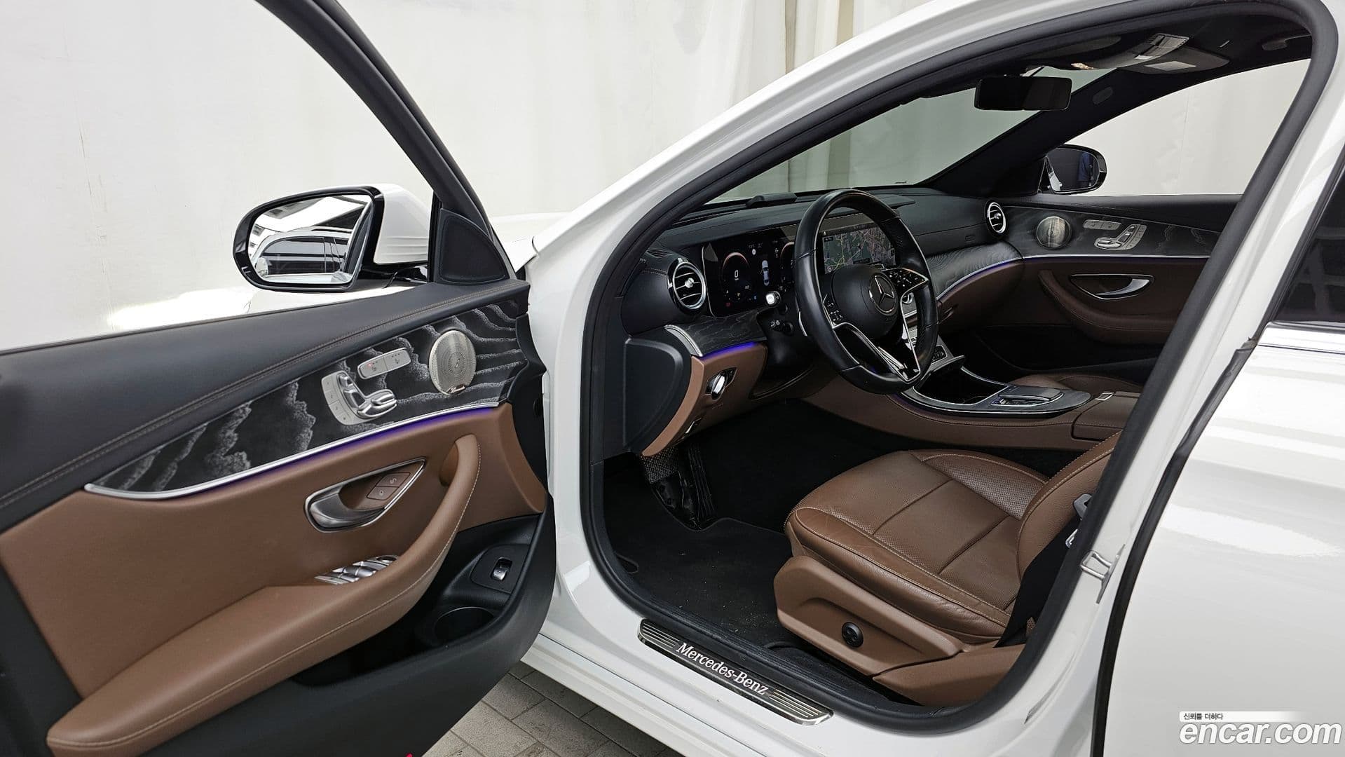 Main__Slider__Photo:E-Class Mercedes-Benz 2022.4-9