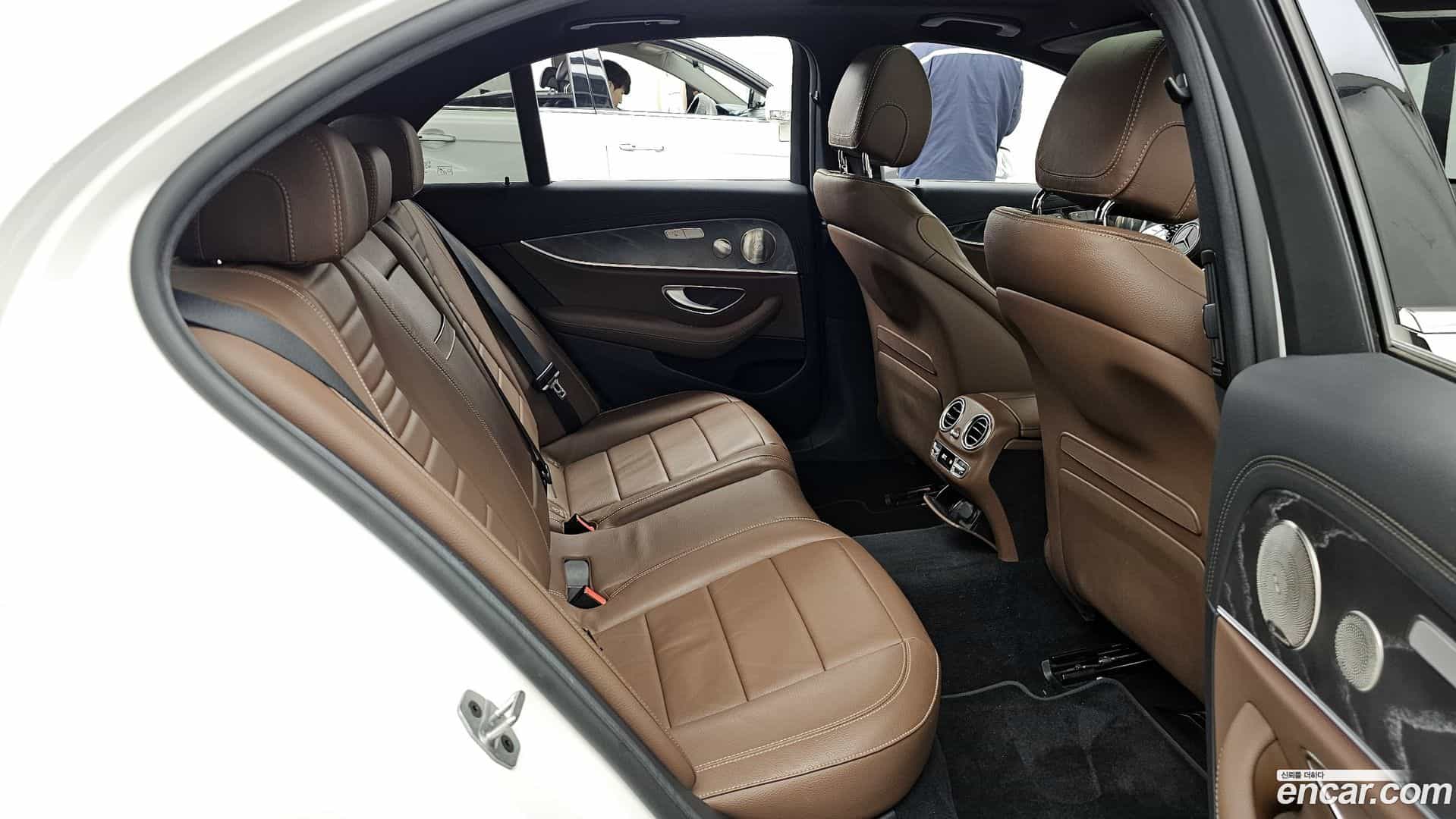 E-Class Mercedes-Benz 2022.4-OPTION-016