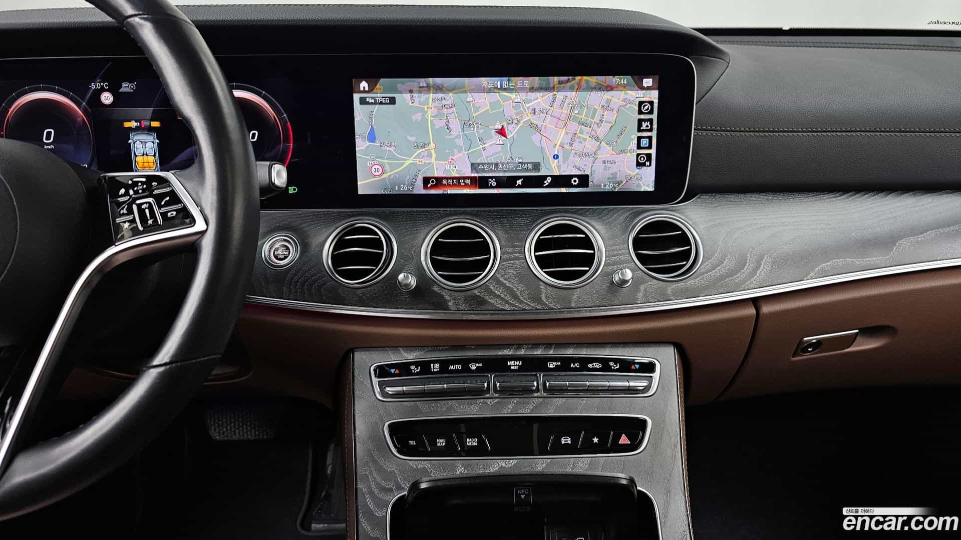 E-Class Mercedes-Benz 2022.4-OPTION-018