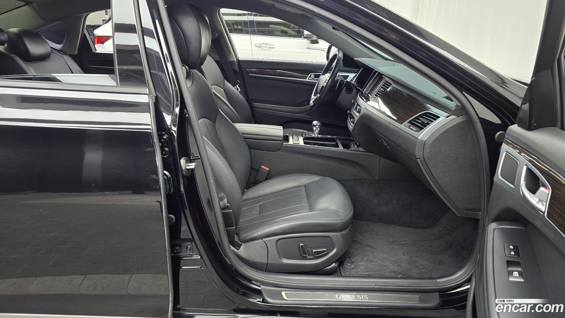 Main__Slider__Photo:G80 Genesis 2019.10-10