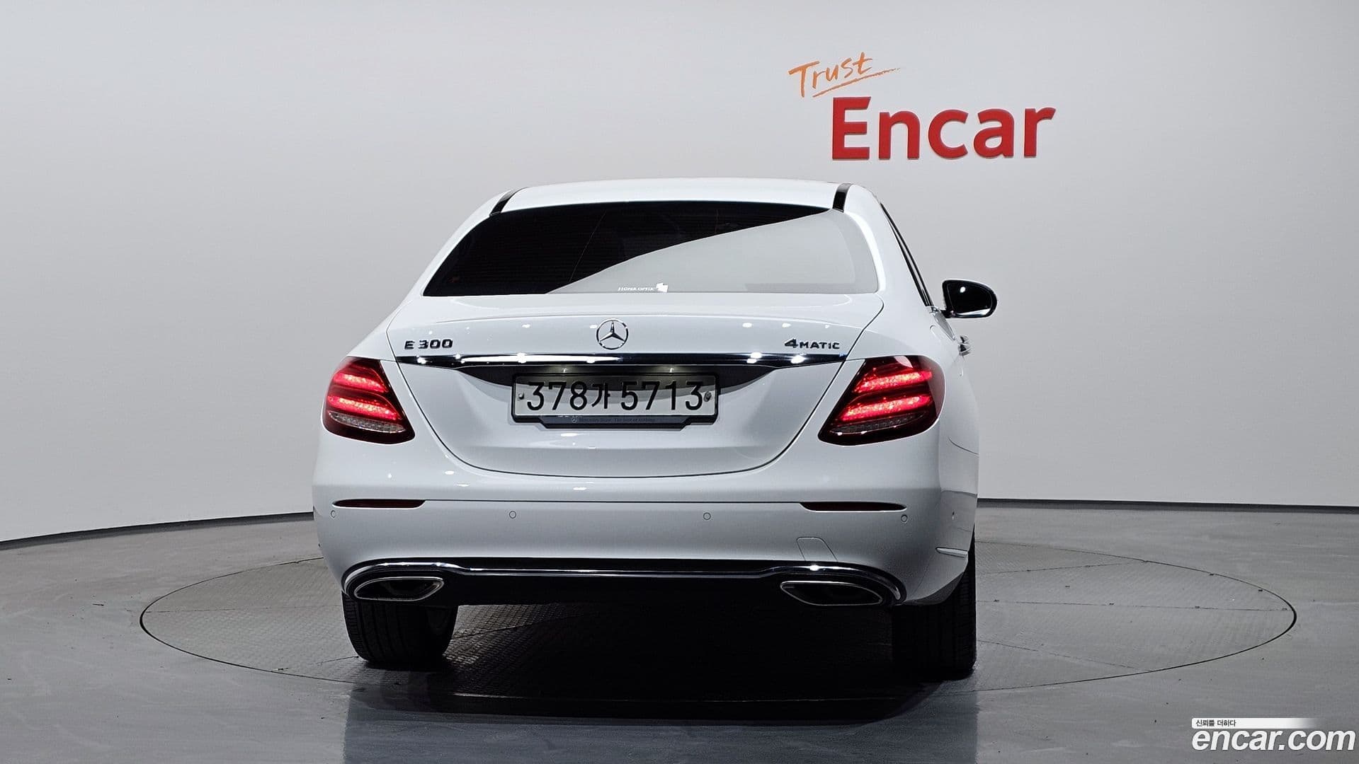 Main__Slider__Photo:E-Class Mercedes-Benz 2020.0-3