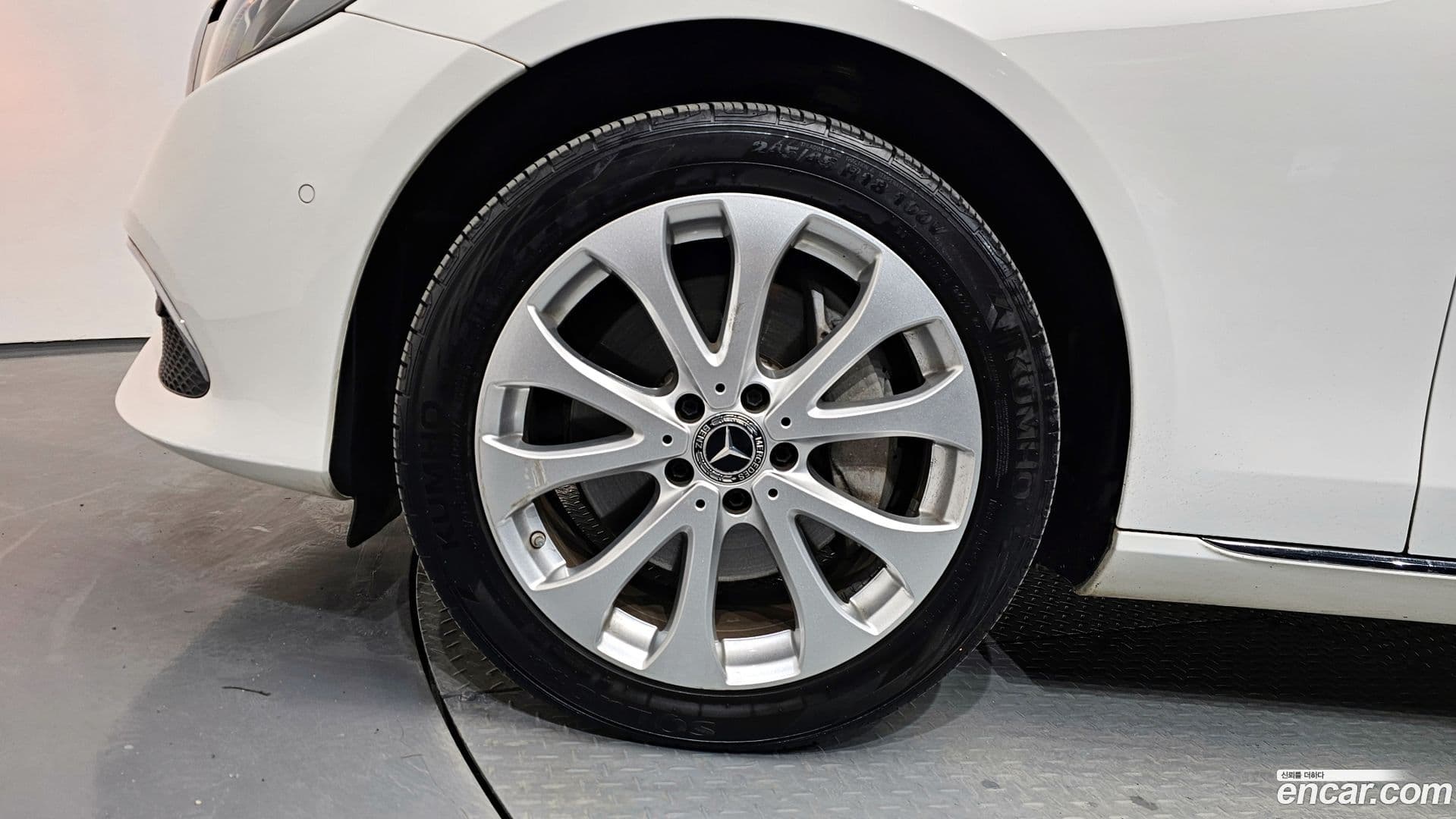 Main__Slider__Photo:E-Class Mercedes-Benz 2020.0-4