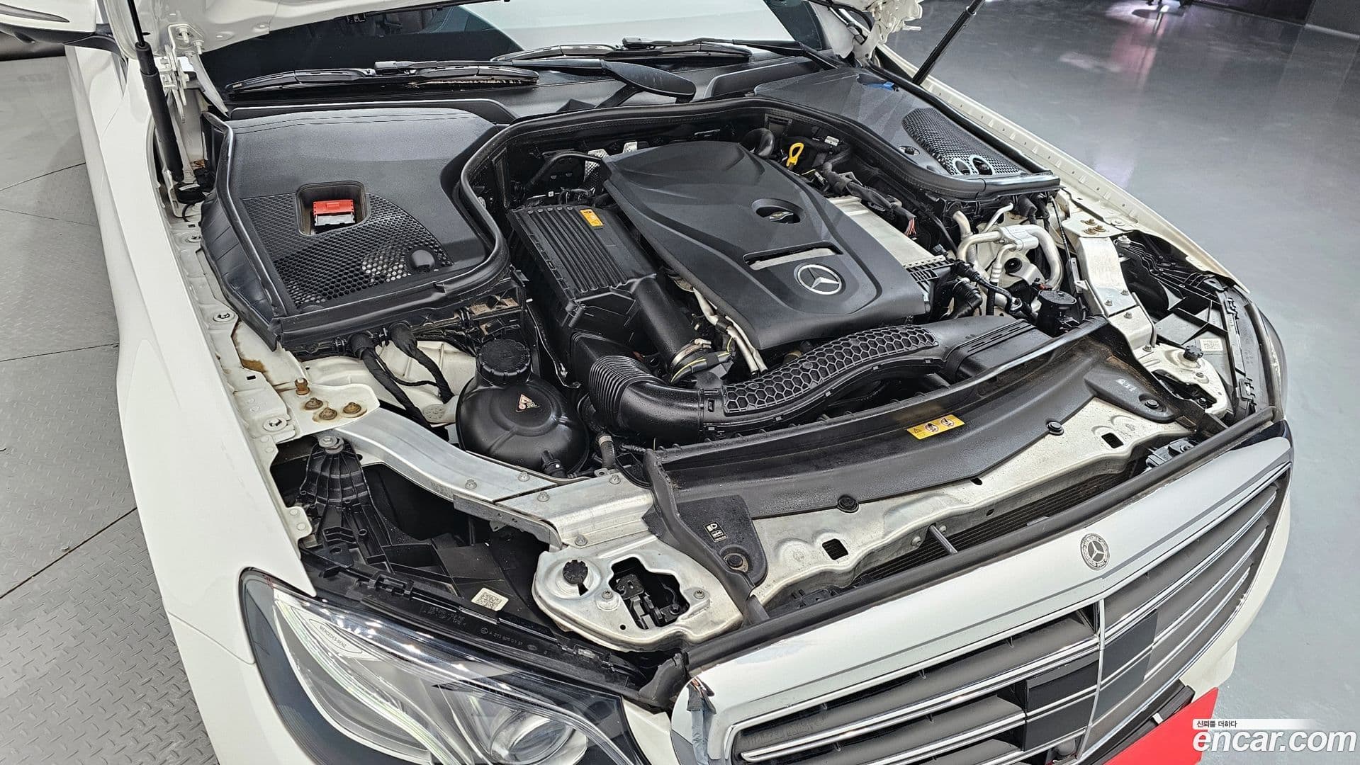 Main__Slider__Photo:E-Class Mercedes-Benz 2020.0-5