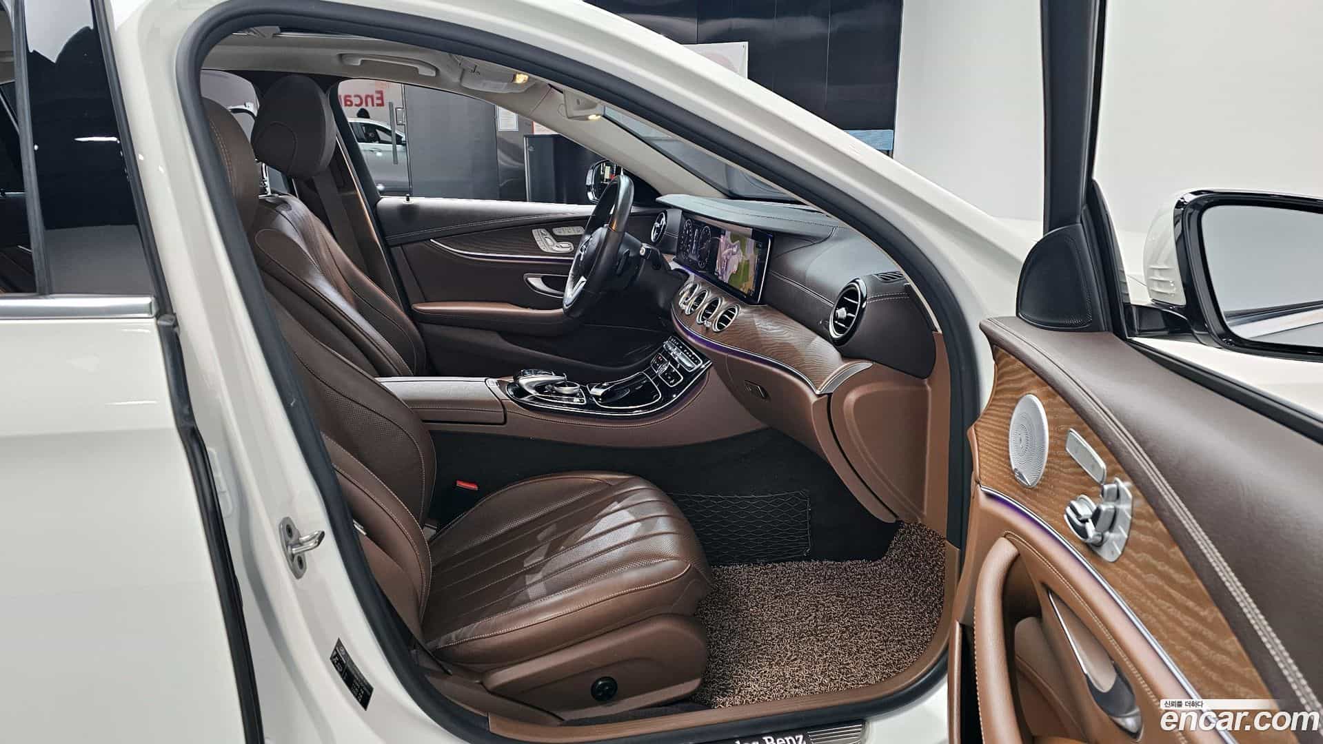 E-Class Mercedes-Benz 2020.0-INNER-010