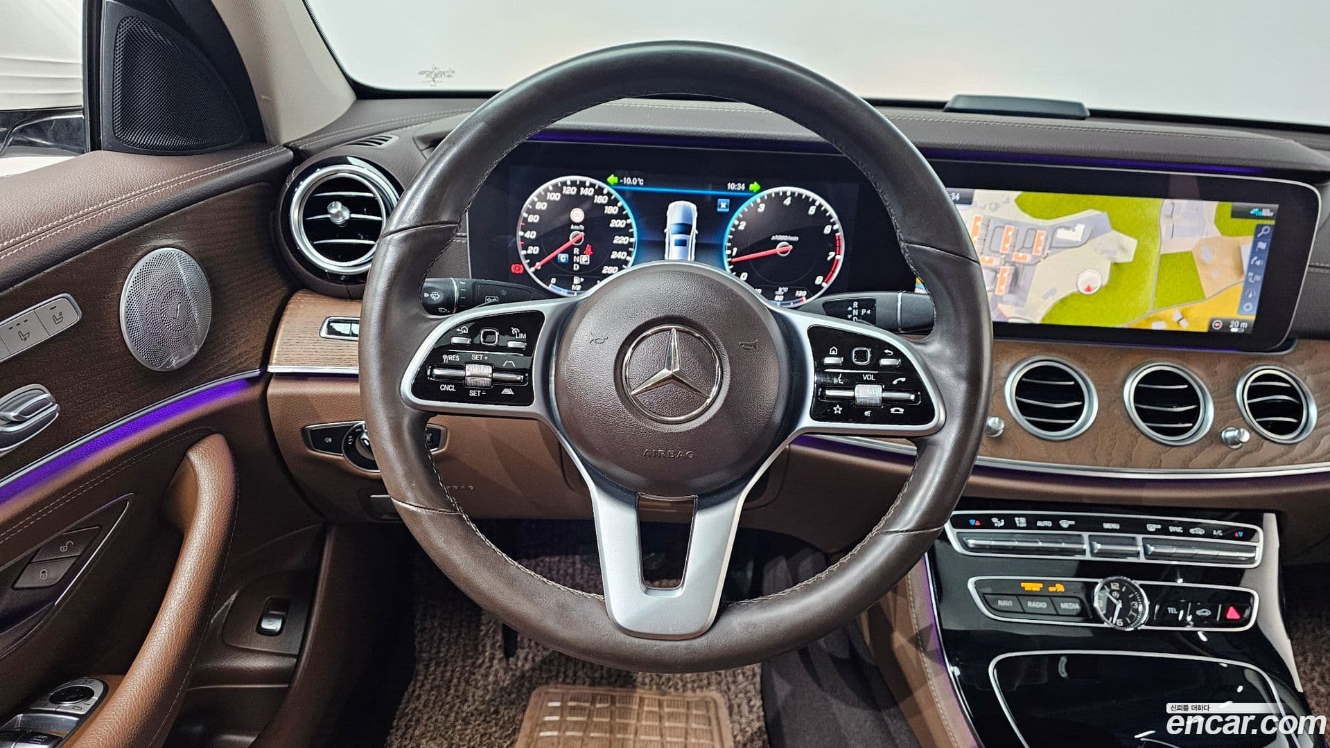 Main__Slider__Photo:E-Class Mercedes-Benz 2020.0-12