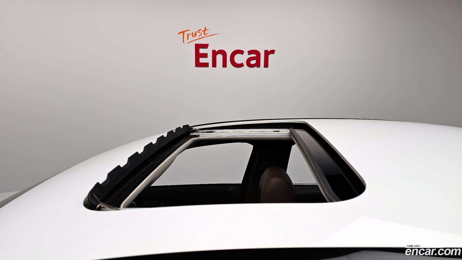 Main__Slider__Photo:E-Class Mercedes-Benz 2020.0-18