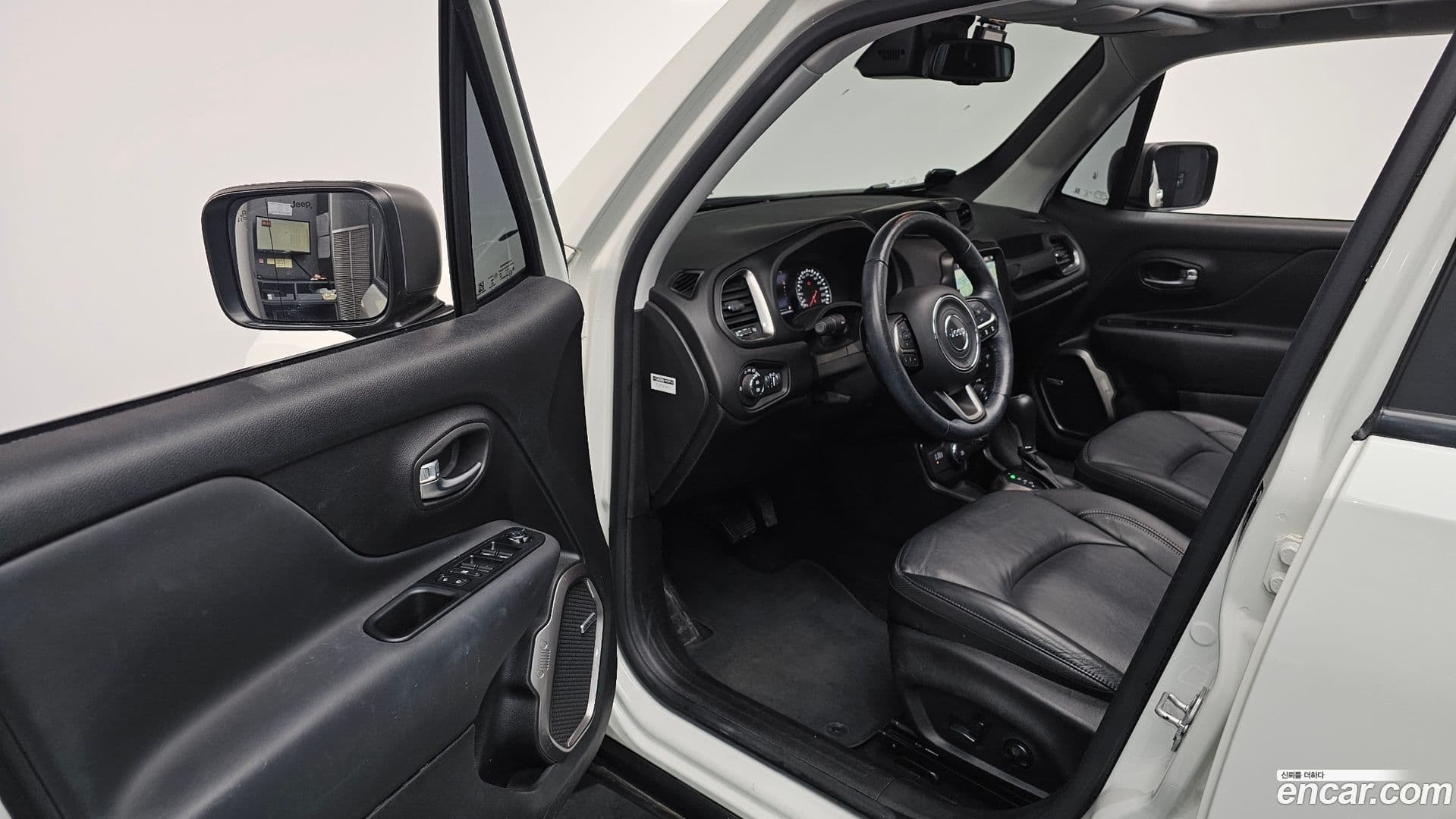 Main__Slider__Photo:Renegade Jeep 2021.6-10