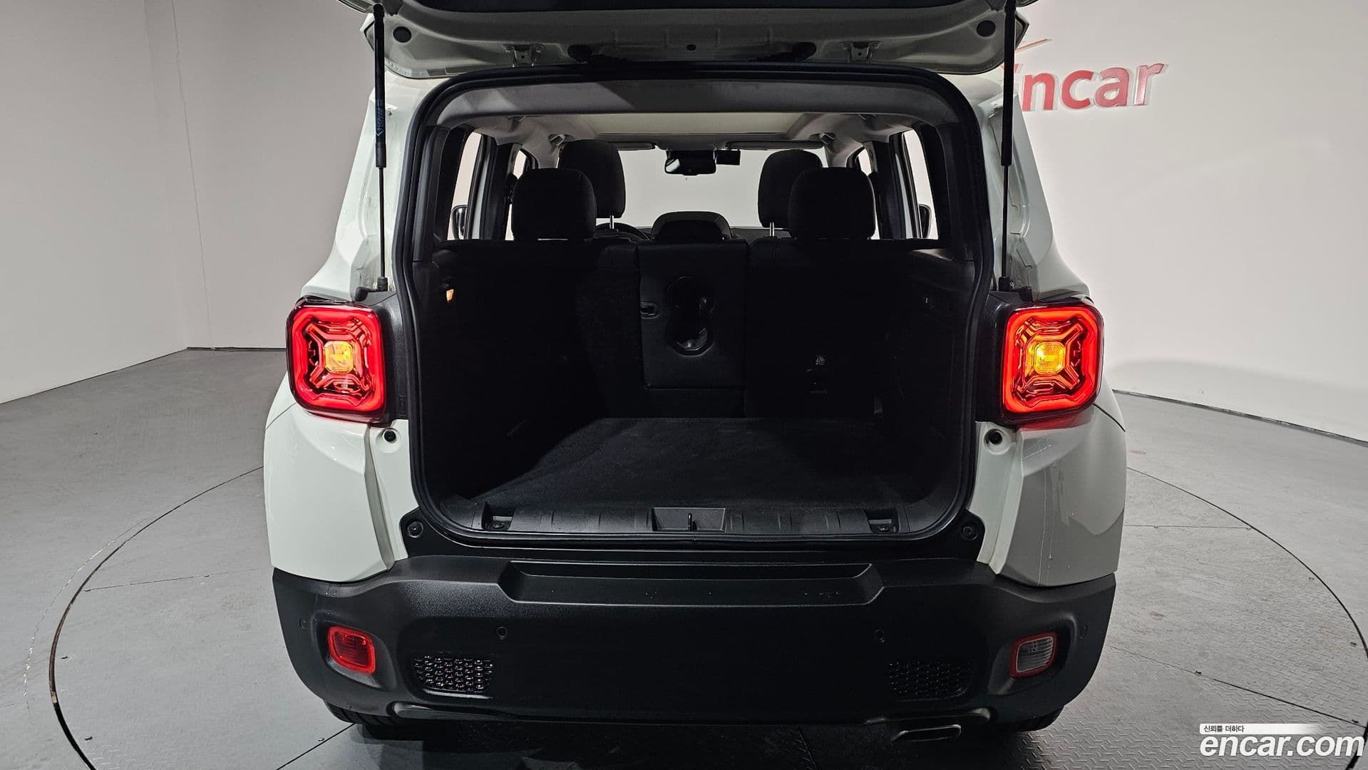 Main__Slider__Photo:Renegade Jeep 2021.6-19