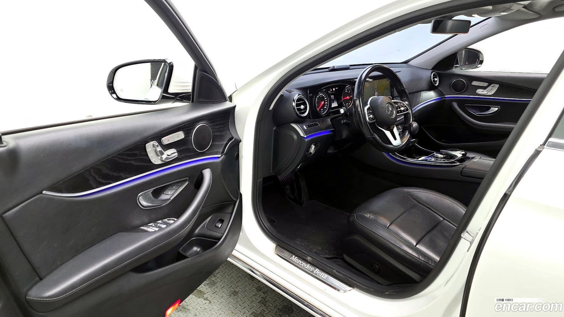 Main__Slider__Photo:E-Class Mercedes-Benz 2019.4-9