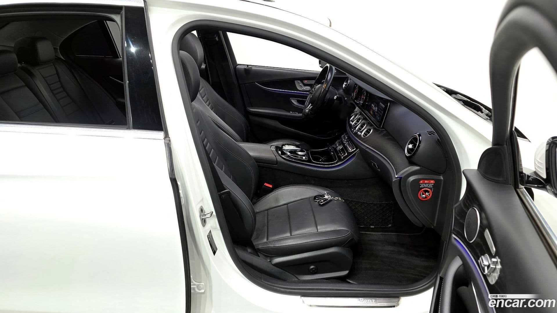 Main__Slider__Photo:E-Class Mercedes-Benz 2019.4-10