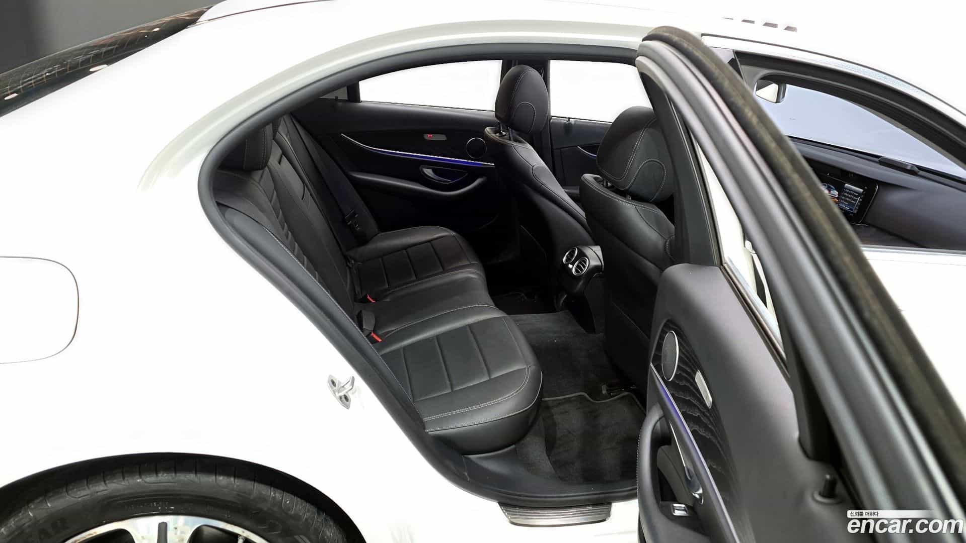 E-Class Mercedes-Benz 2019.4-OPTION-016