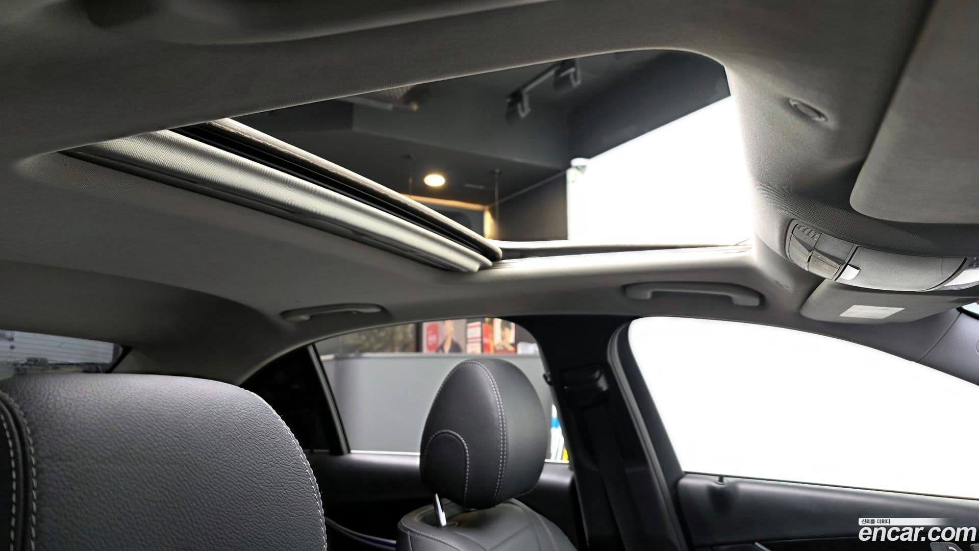 Main__Slider__Photo:E-Class Mercedes-Benz 2019.4-18