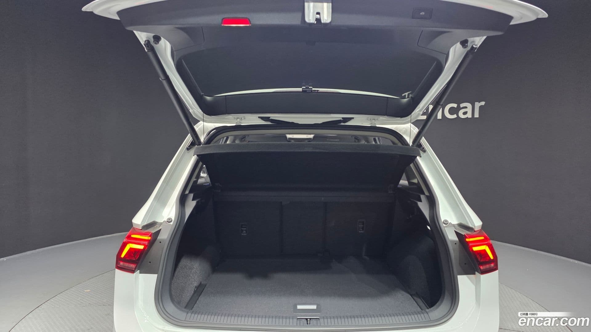 Main__Slider__Photo:Tiguan Volkswagen 2022.11-19