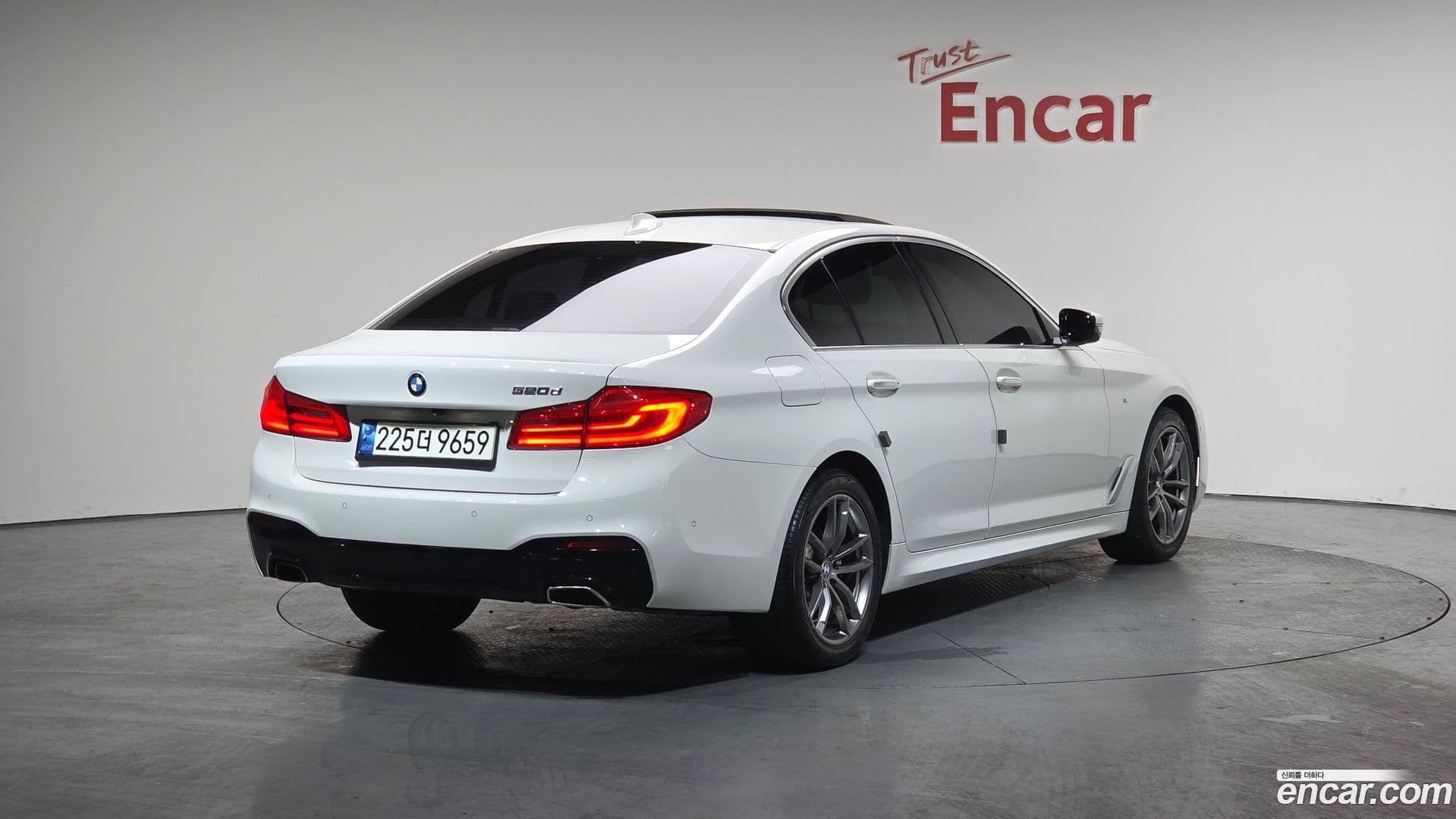 Main__Slider__Photo:5-Series BMW 2018.0-1