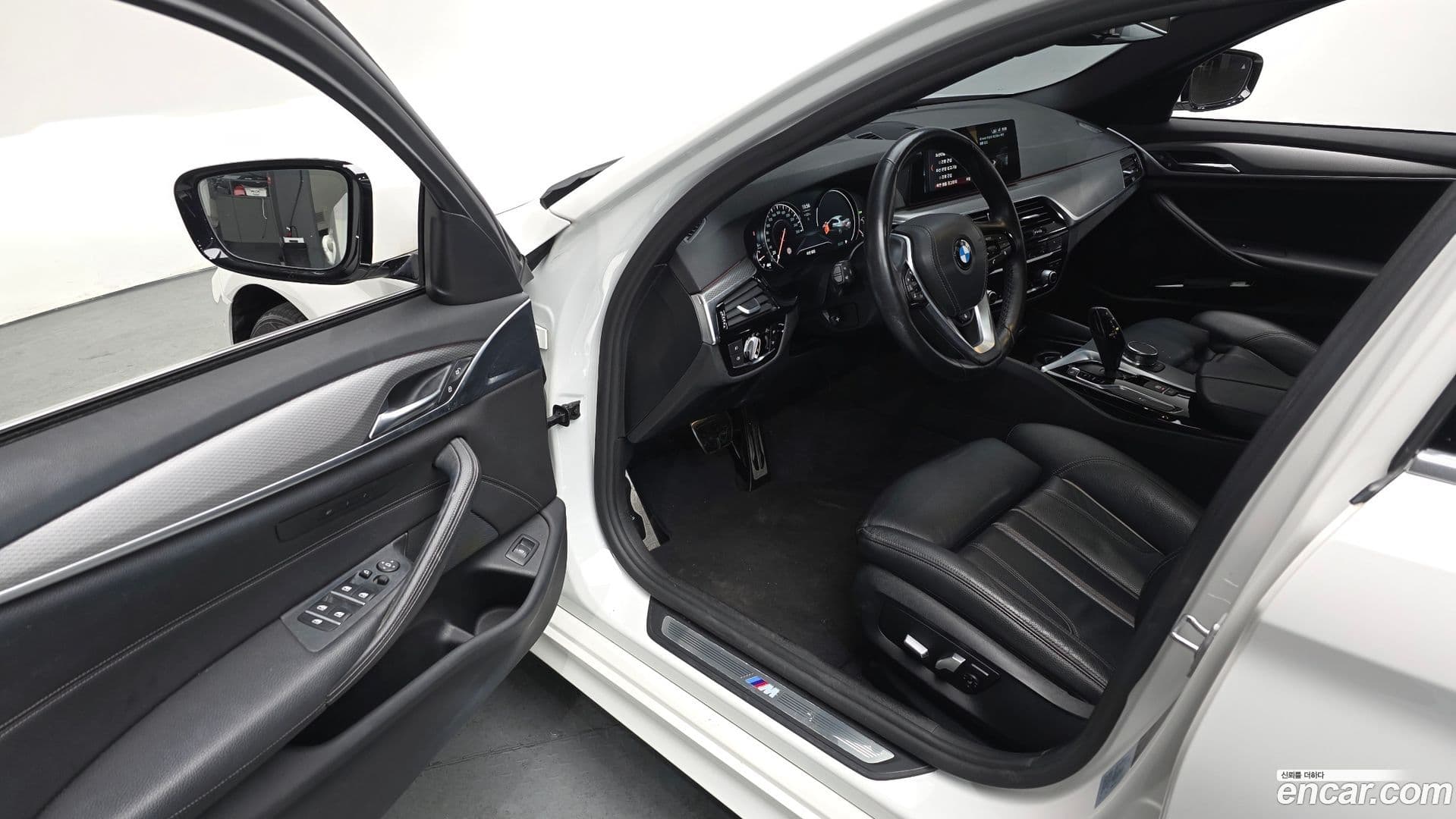 Main__Slider__Photo:5-Series BMW 2018.0-11