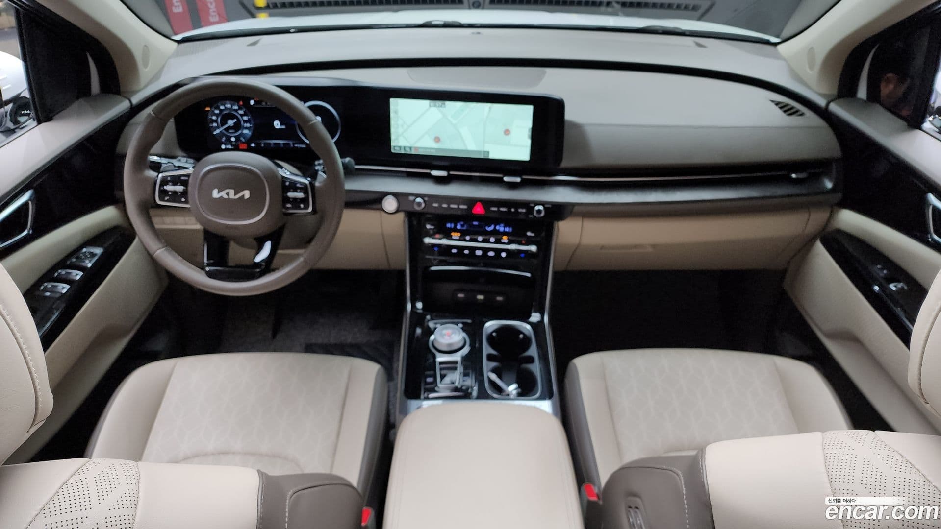 Main__Slider__Photo:Canival Kia 2023.8-6