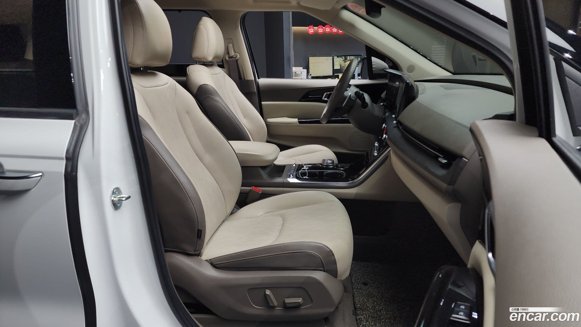 Main__Slider__Photo:Canival Kia 2023.8-10