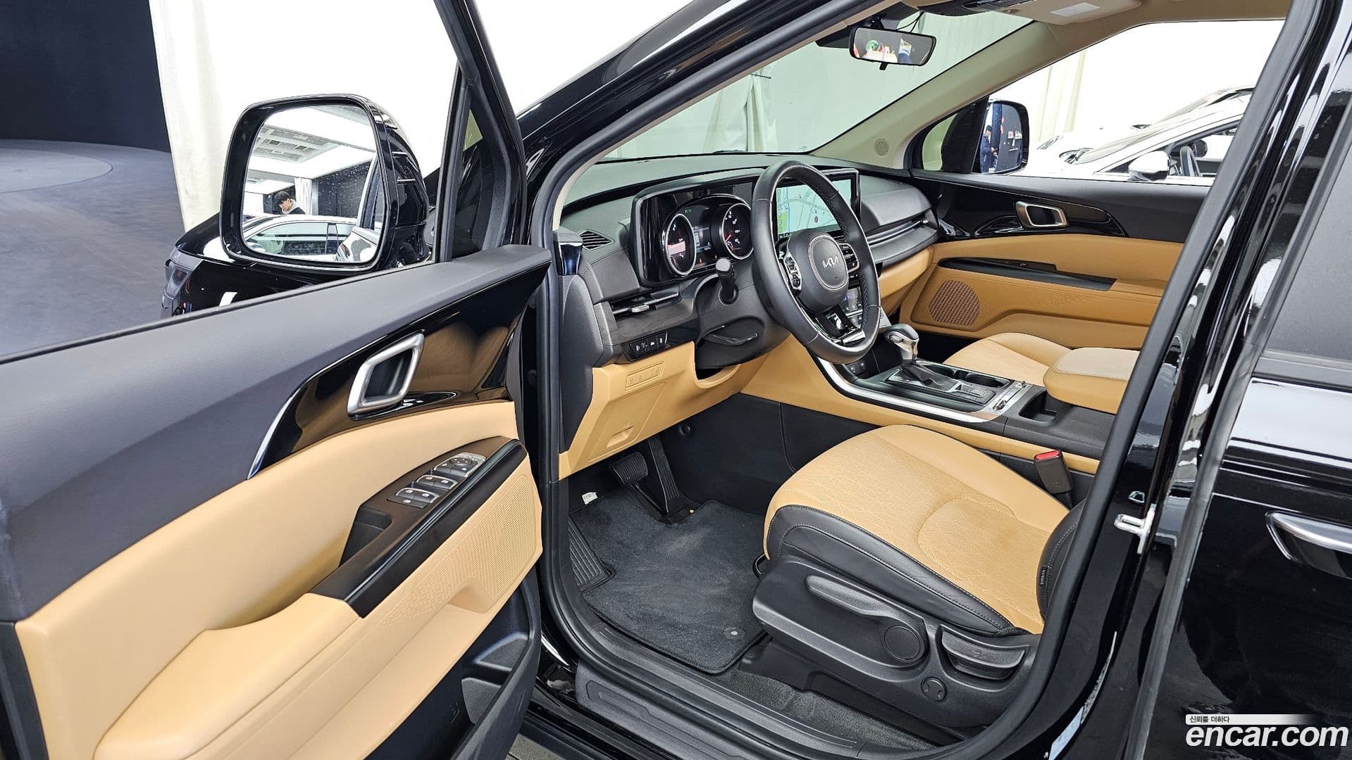 Main__Slider__Photo:Canival Kia 2023.3-9