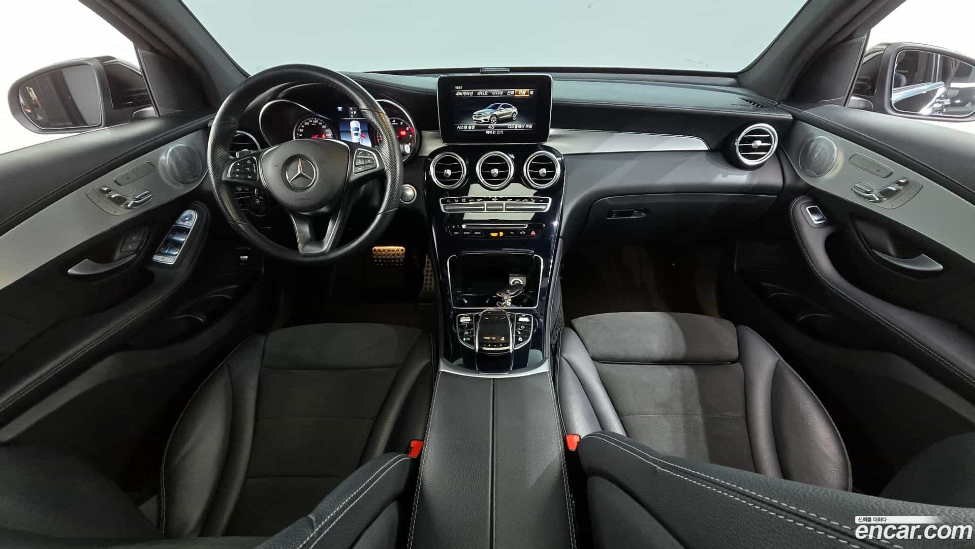 GLC-Class Mercedes-Benz 2019.5-INNER-007