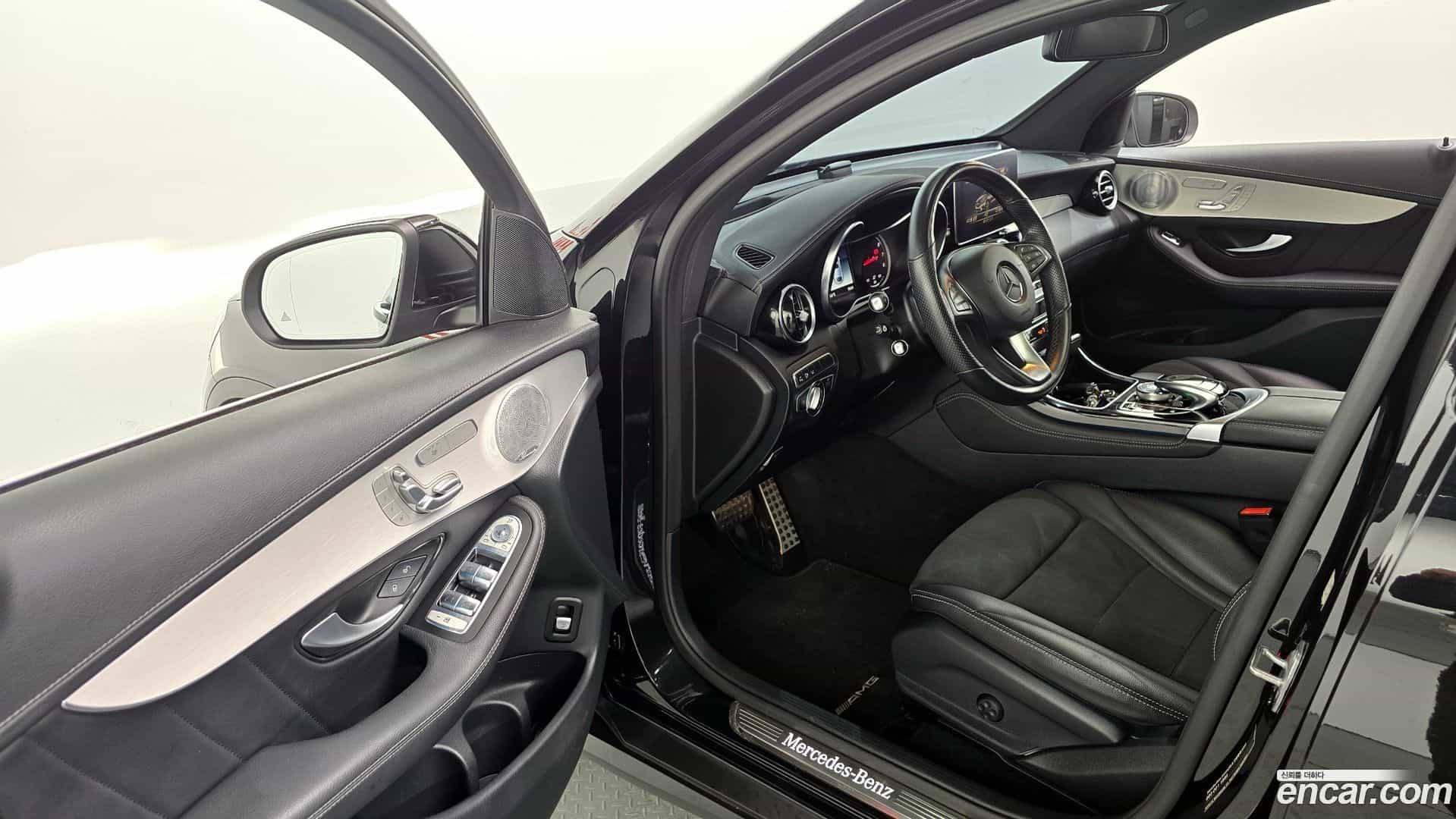GLC-Class Mercedes-Benz 2019.5-INNER-010
