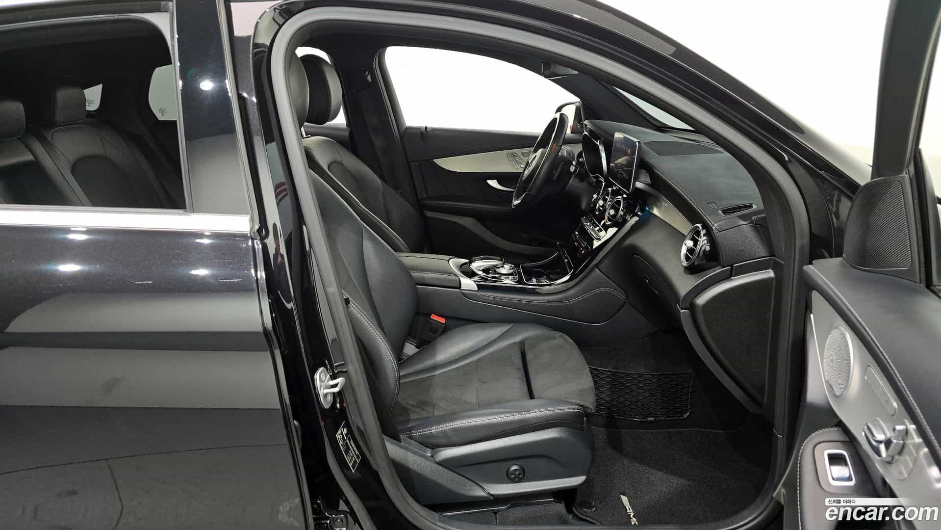 GLC-Class Mercedes-Benz 2019.5-OPTION-015