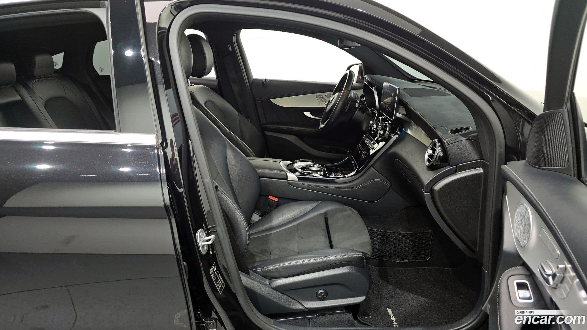 Main__Slider__Photo:GLC-Class Mercedes-Benz 2019.5-10