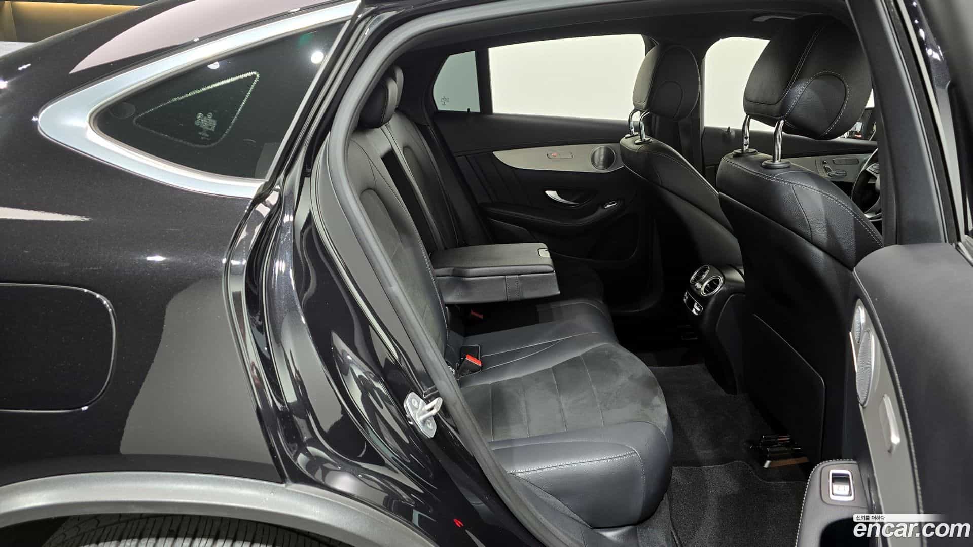 GLC-Class Mercedes-Benz 2019.5-OPTION-016