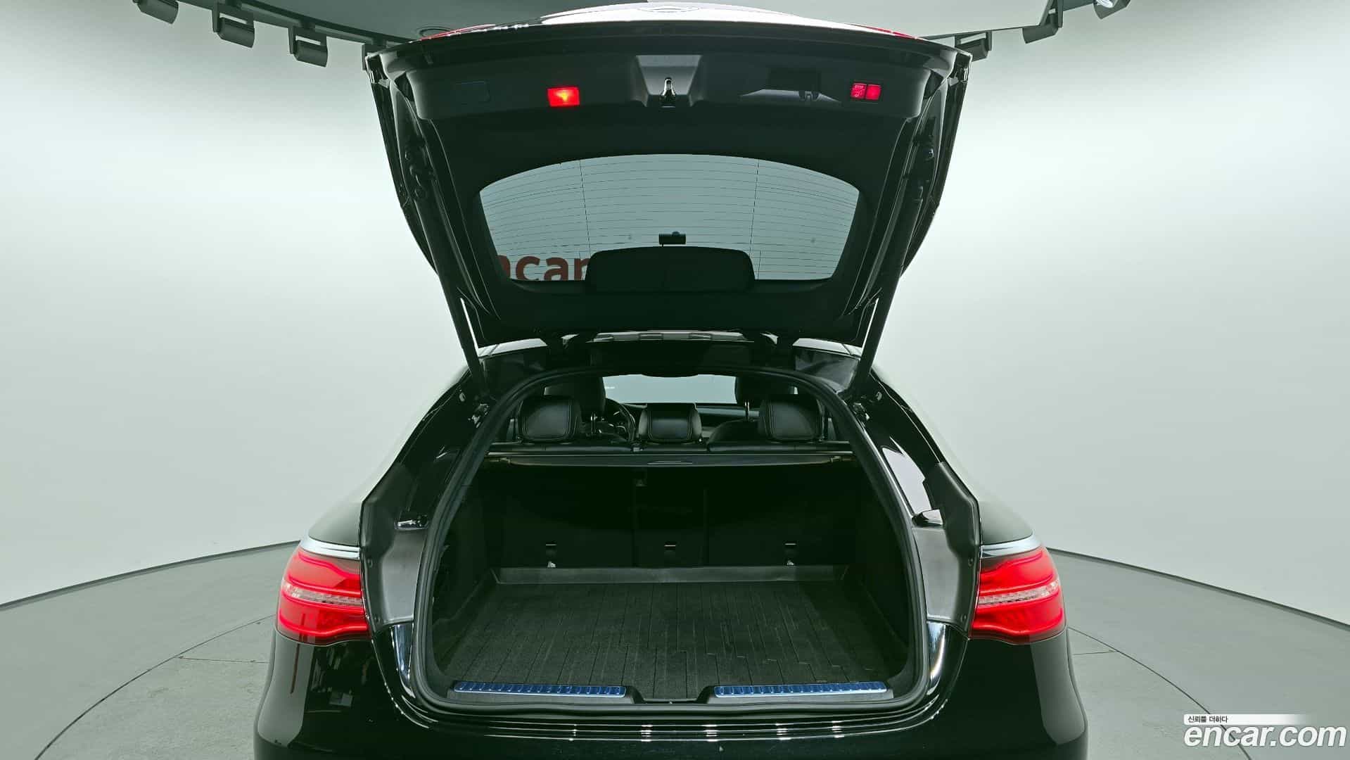 GLC-Class Mercedes-Benz 2019.5-OPTION-024