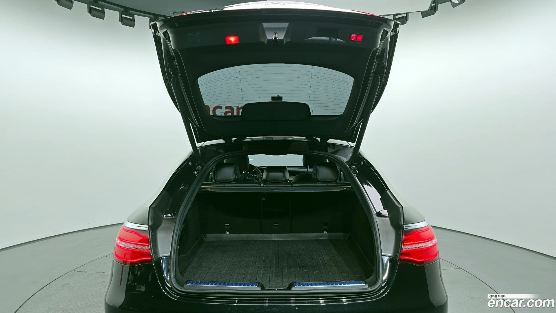 Main__Slider__Photo:GLC-Class Mercedes-Benz 2019.5-19