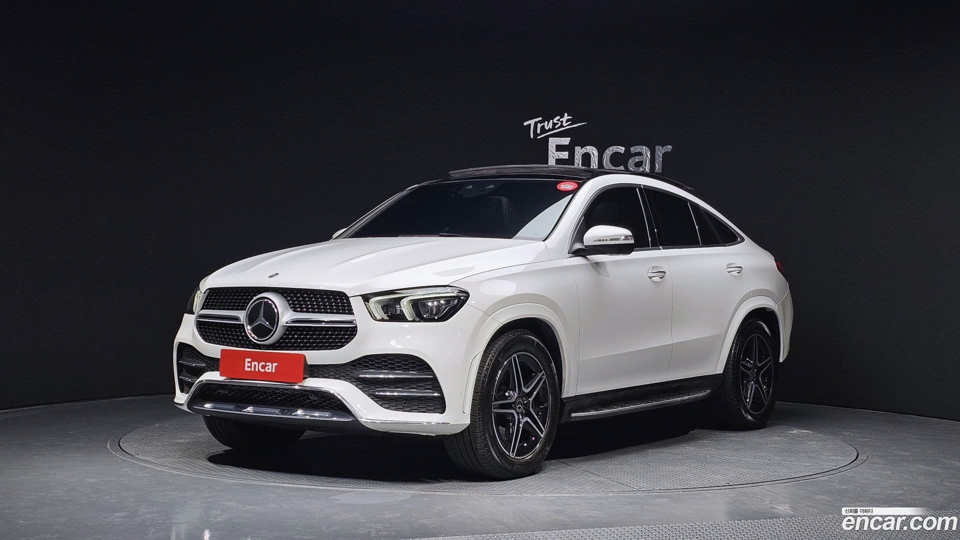Main__Slider__Photo:GLE-Class Mercedes-Benz 2021.1-0