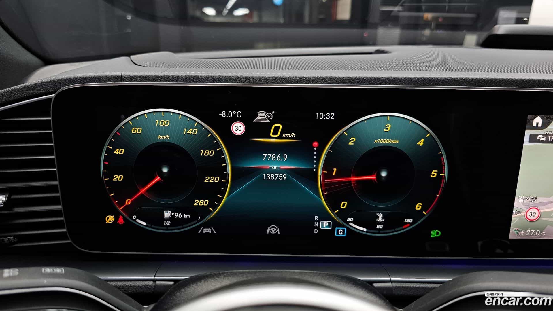 GLE-Class Mercedes-Benz 2021.1-INNER-008